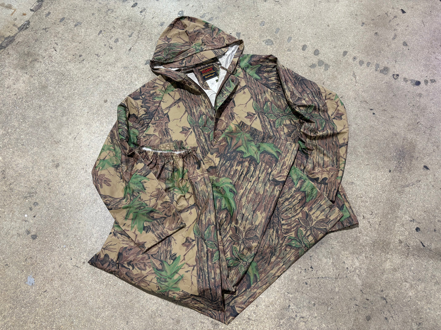 Realtree Camo Rain Jacket - Brown/Green Size Large