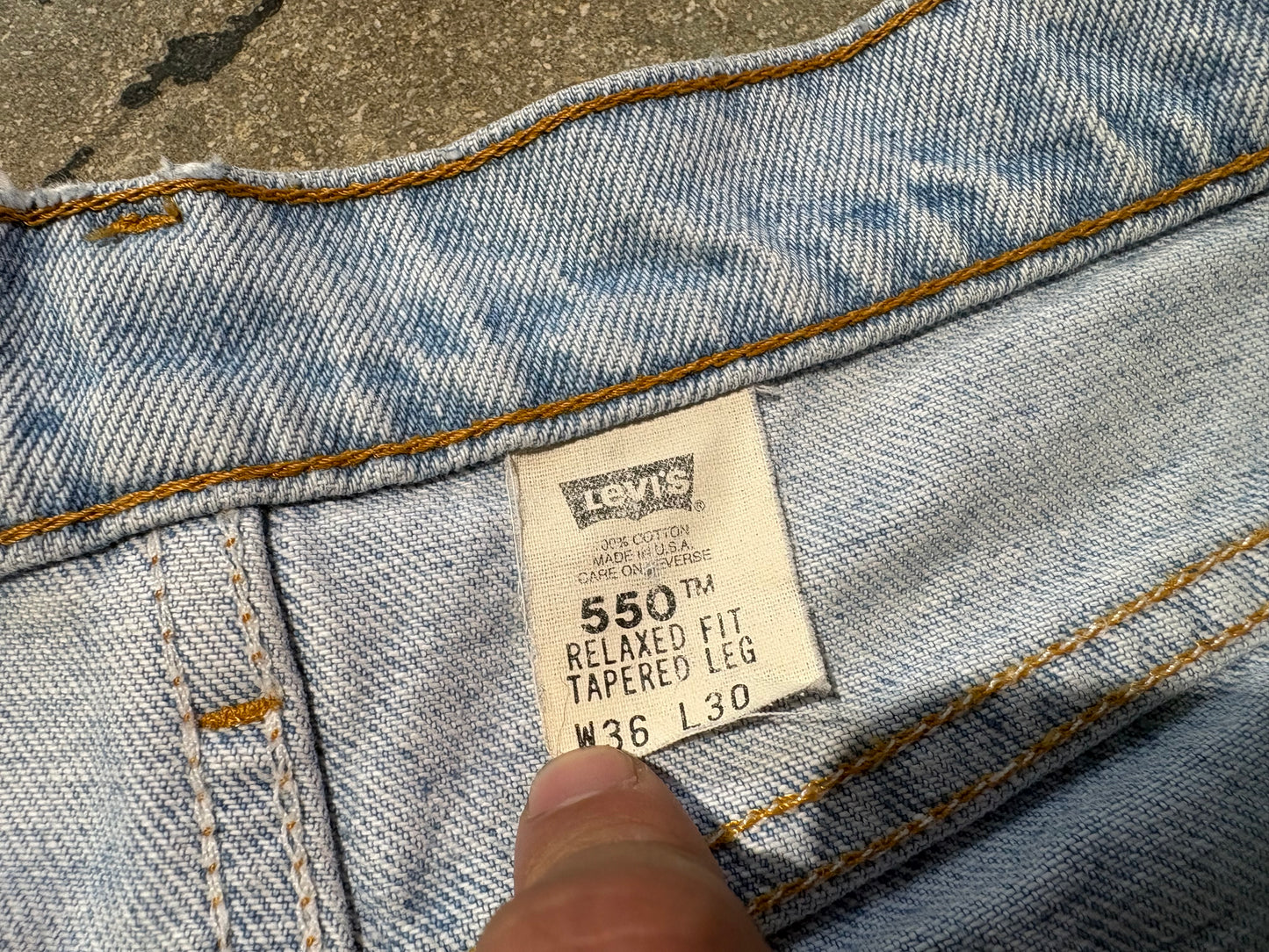 Levis 550 Denim Jeans - Light Wash Size 36 x 30