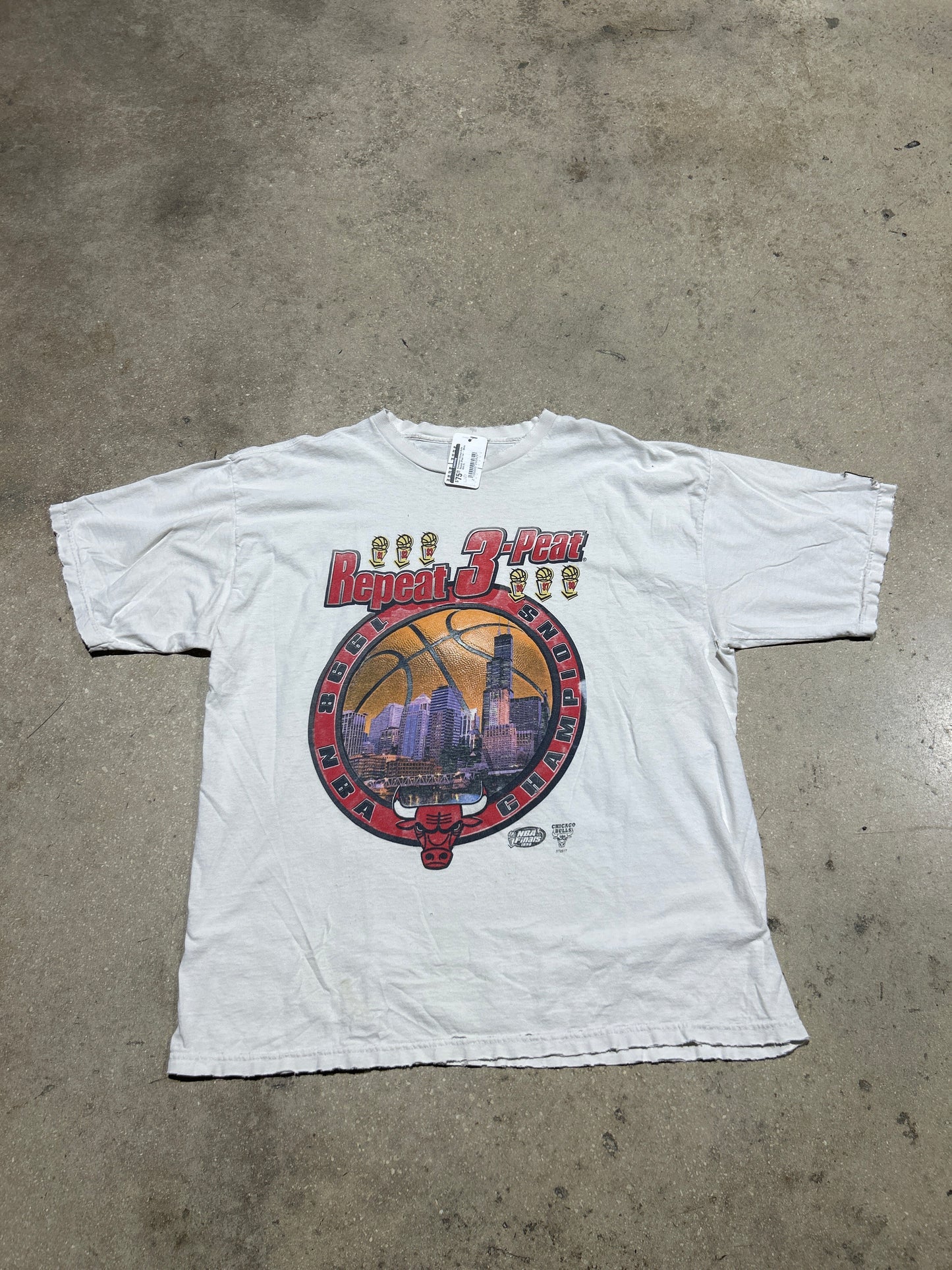 Distressed Chicago Bulls Repeat 3Peat Tee - White Size XL