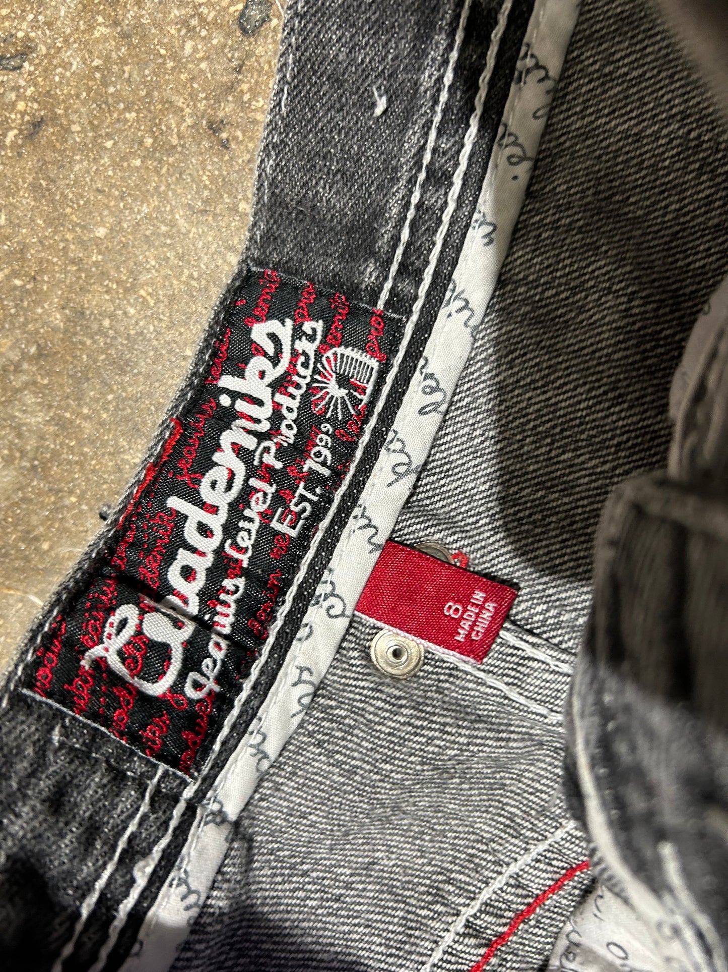 WMNS Akademkis Jorts - Gary/Red Size 8
