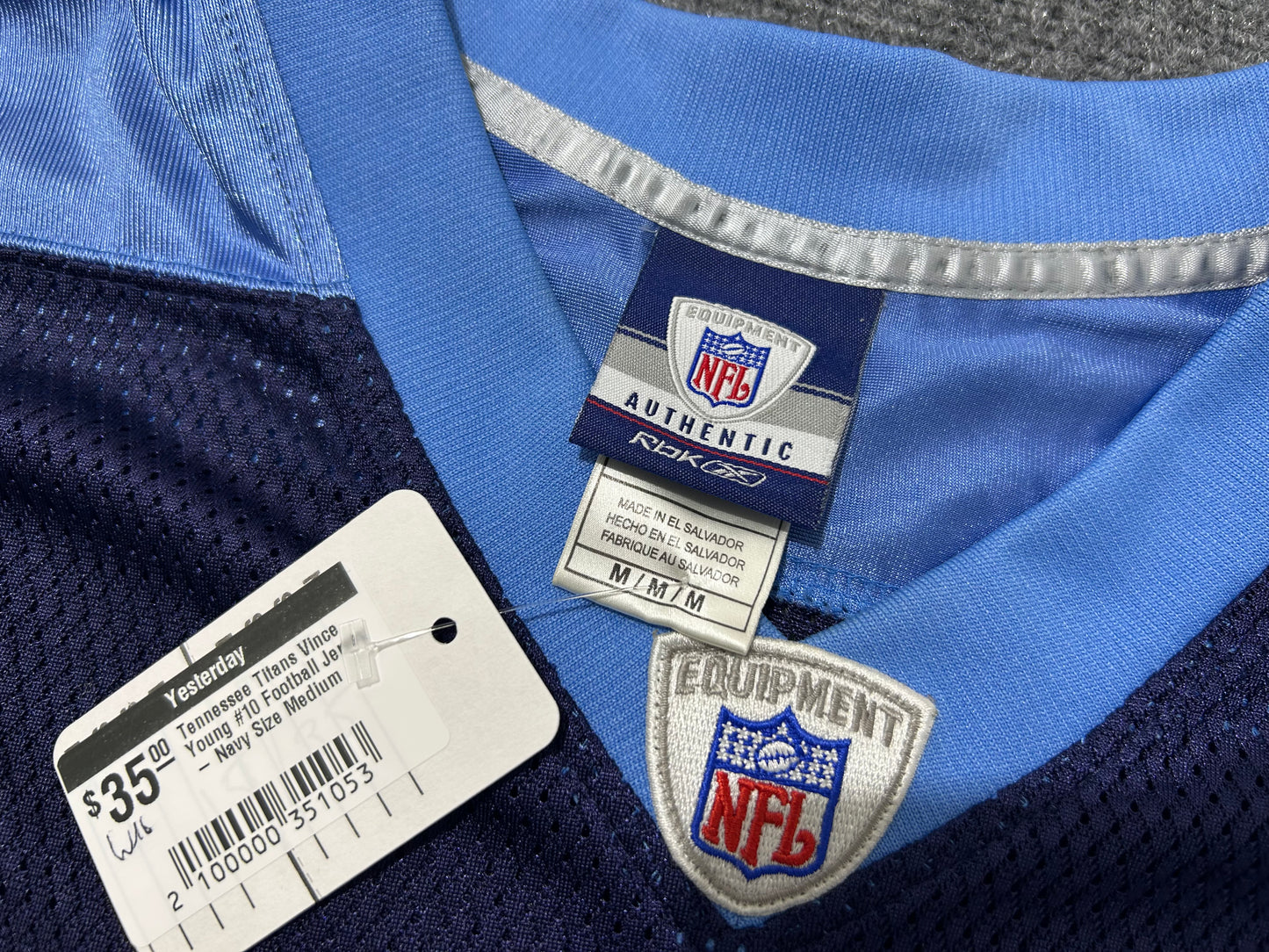Tennessee Titans Vince Young #10 Football Jersey - Navy Size Medium