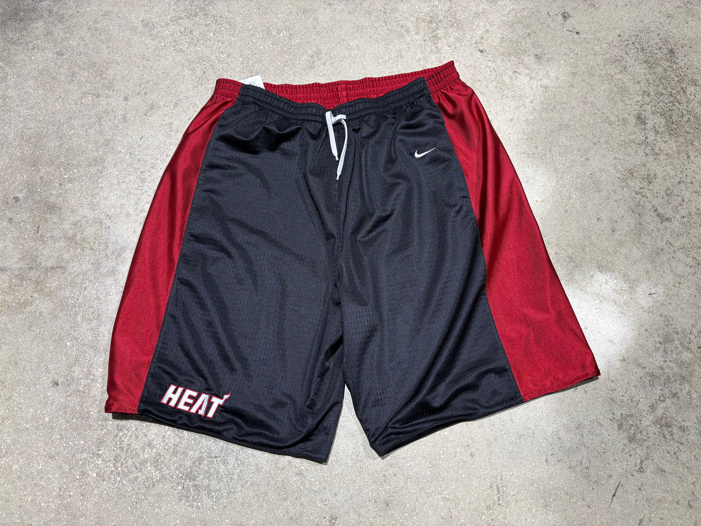 Nike Miami Heat Shorts - Red Size XL