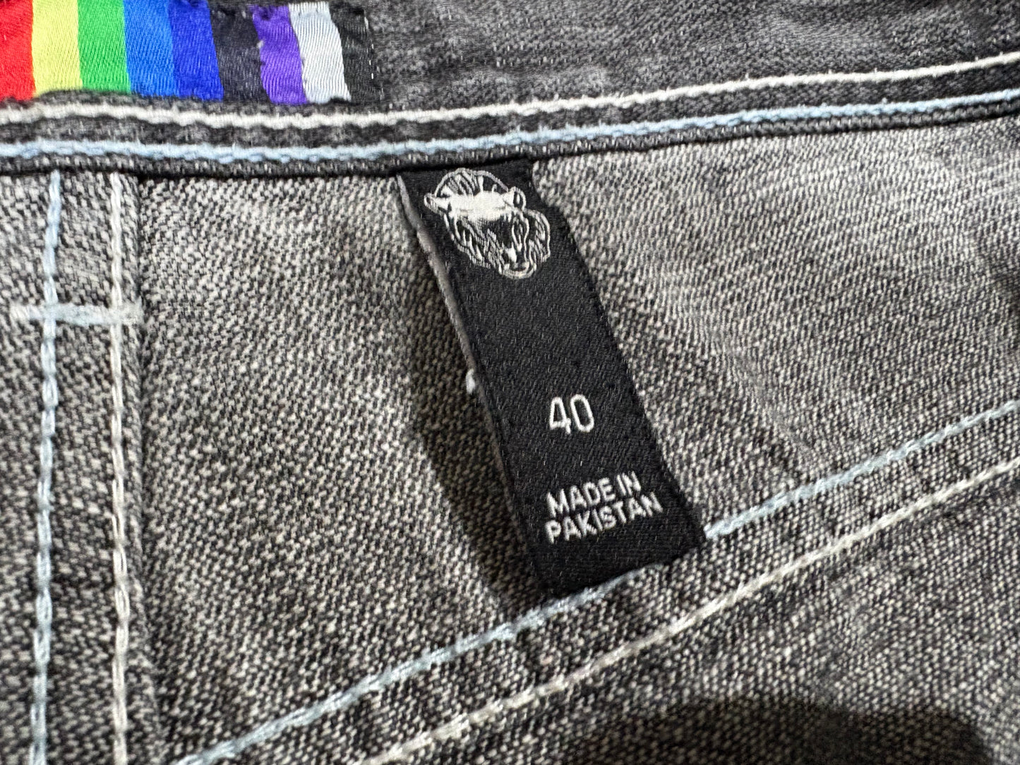 Rainbow Bar Embroidered Bird Denim Shorts - Black Size 40