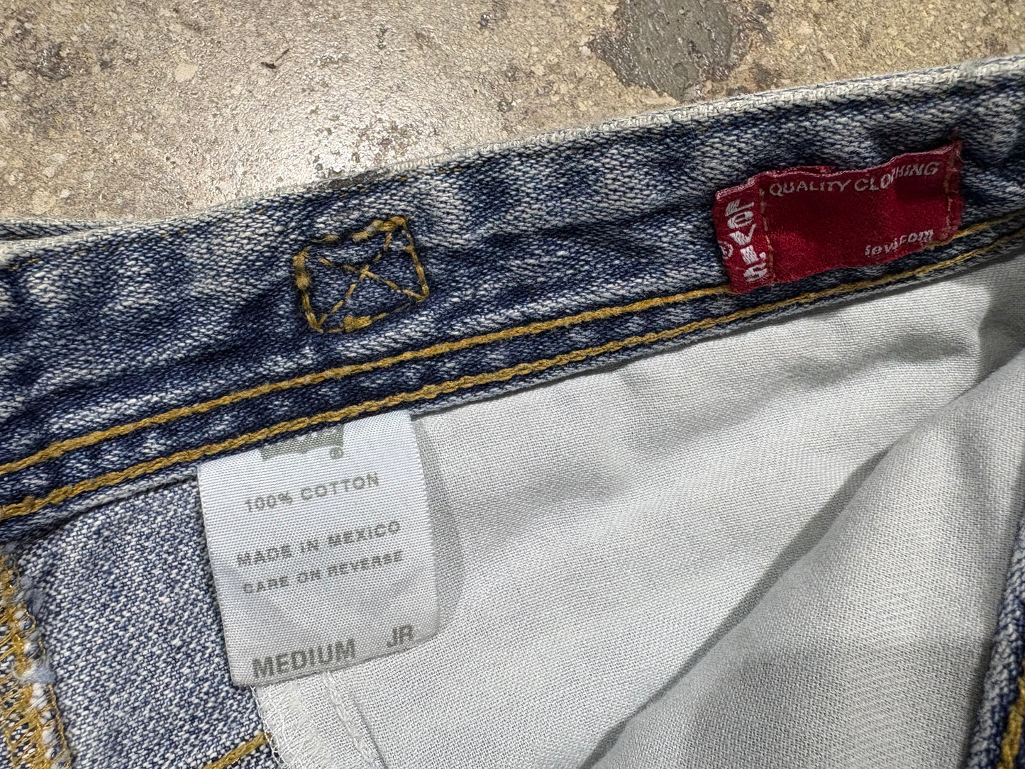 Womens Levis Denim Buckle Back Skirt - Light Wash Size Medium
