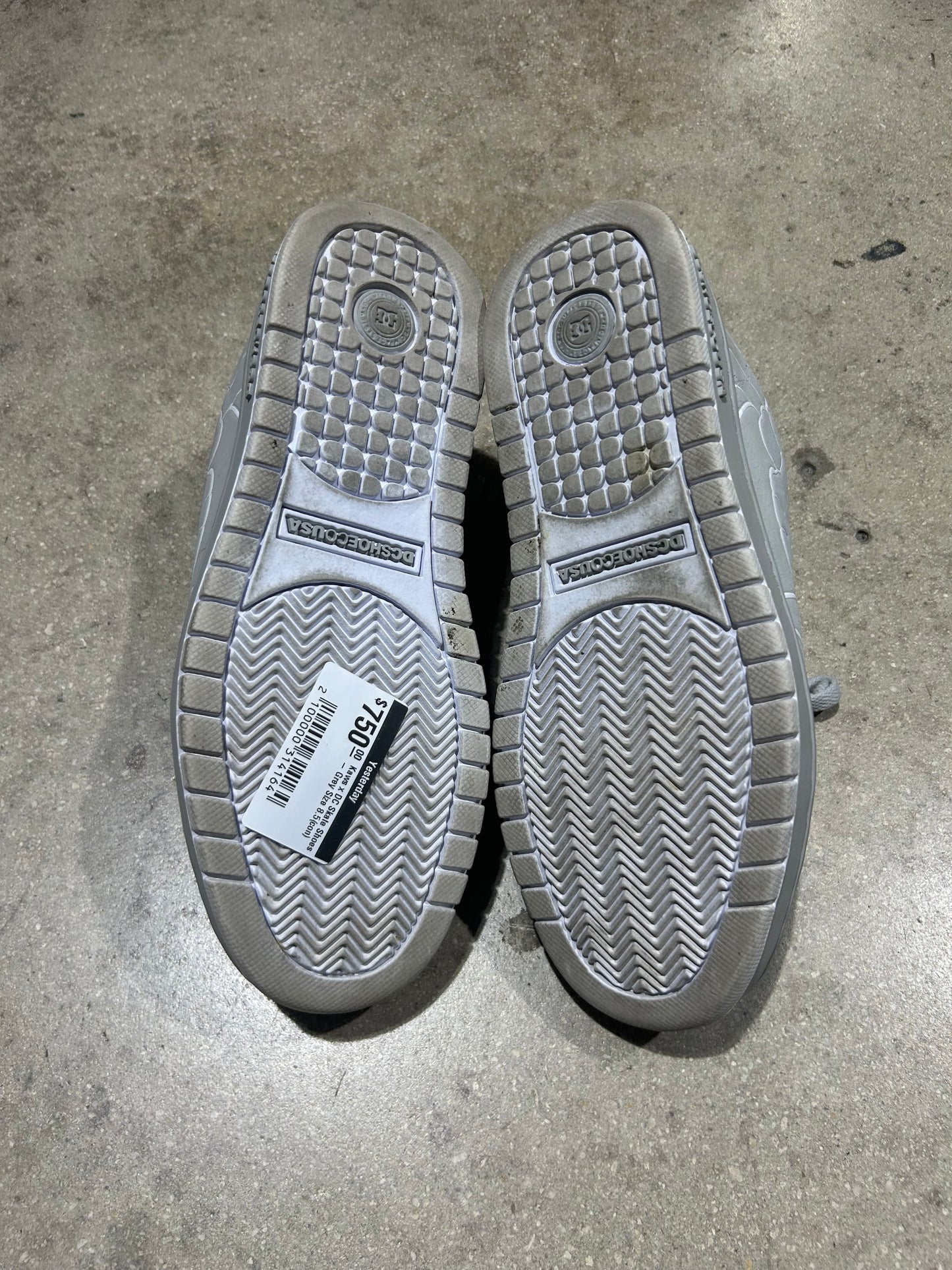 Kaws x DC Skate Shoes - Grey Size 8.5(con)