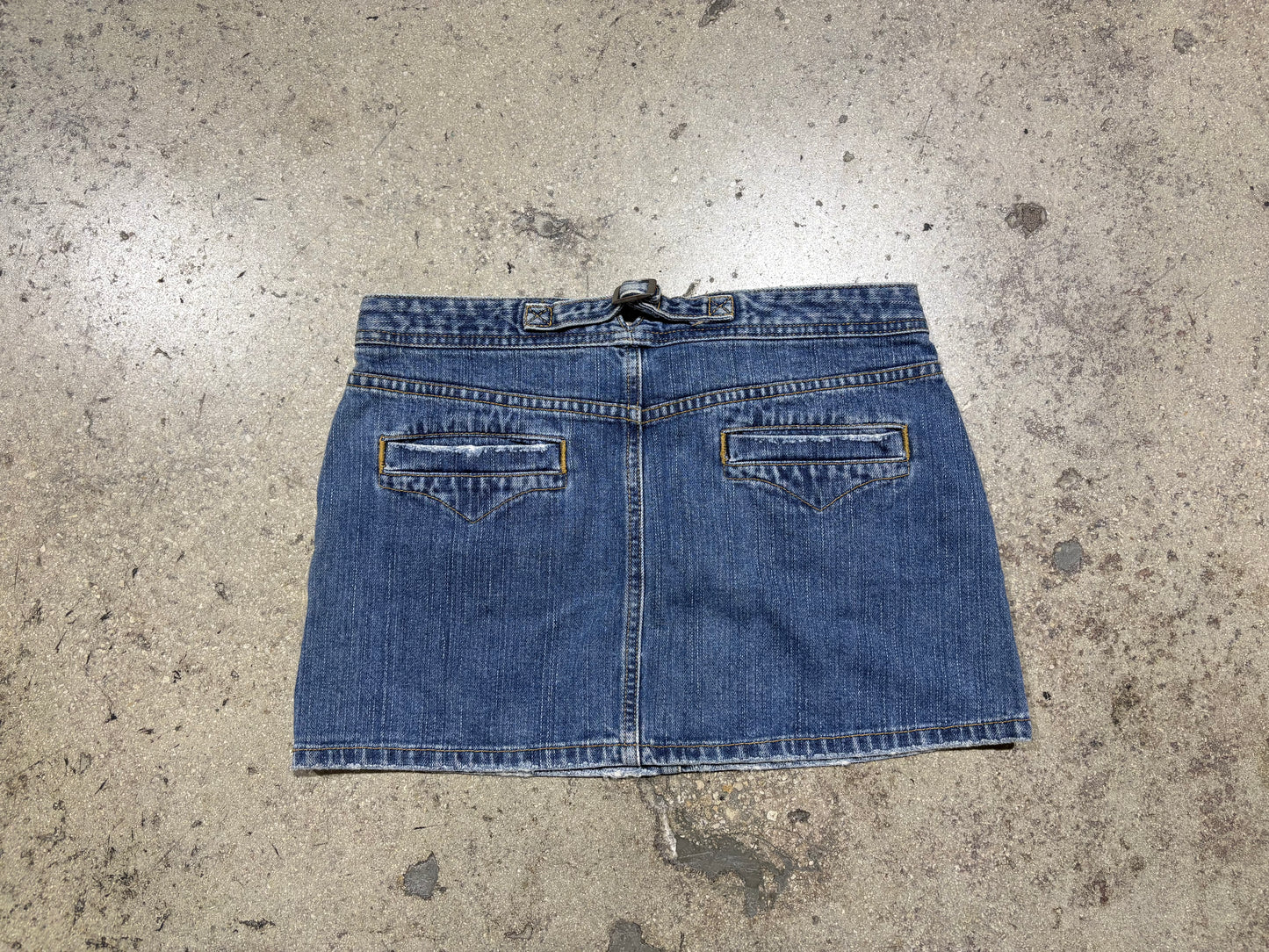 Womens Levis Denim Buckle Back Skirt - Light Wash Size Medium