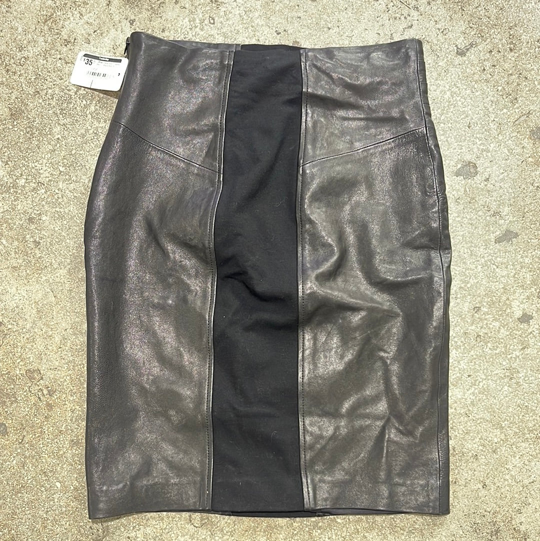 WMNS Diane Von F Leather Skirt - Black Size 10