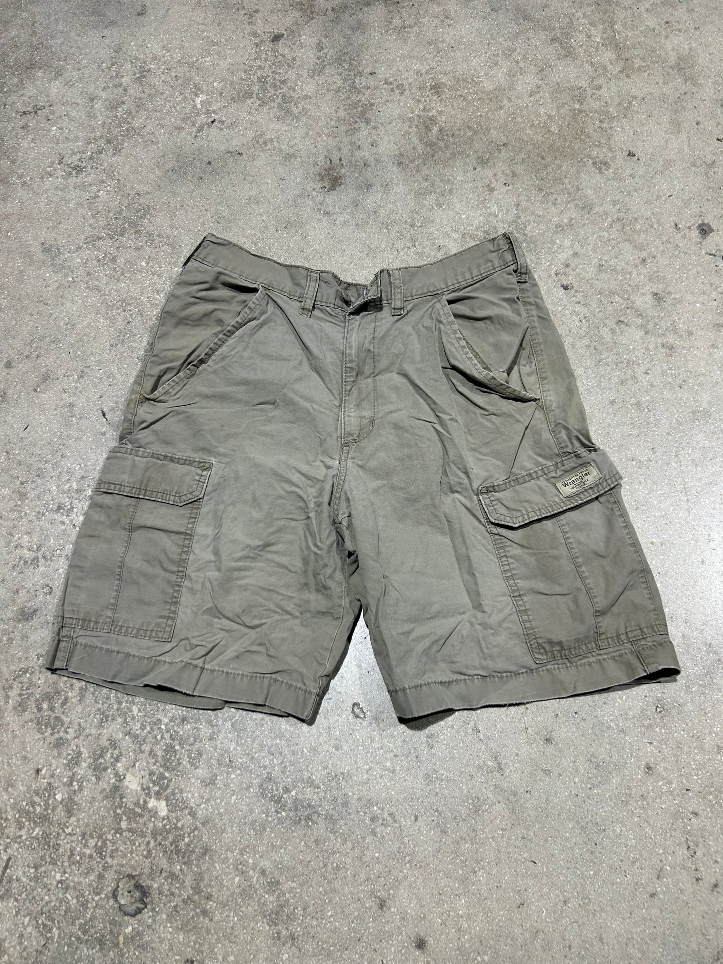 Thrashed Wrangler Cargo Shorts - Khaki Size 32
