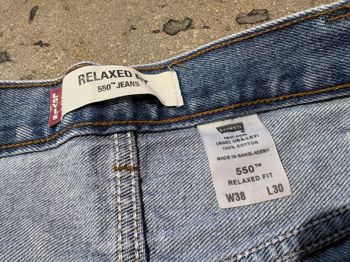 Levis 550 Relaxed Fit Jeans - Light Wash Size 38 x 30