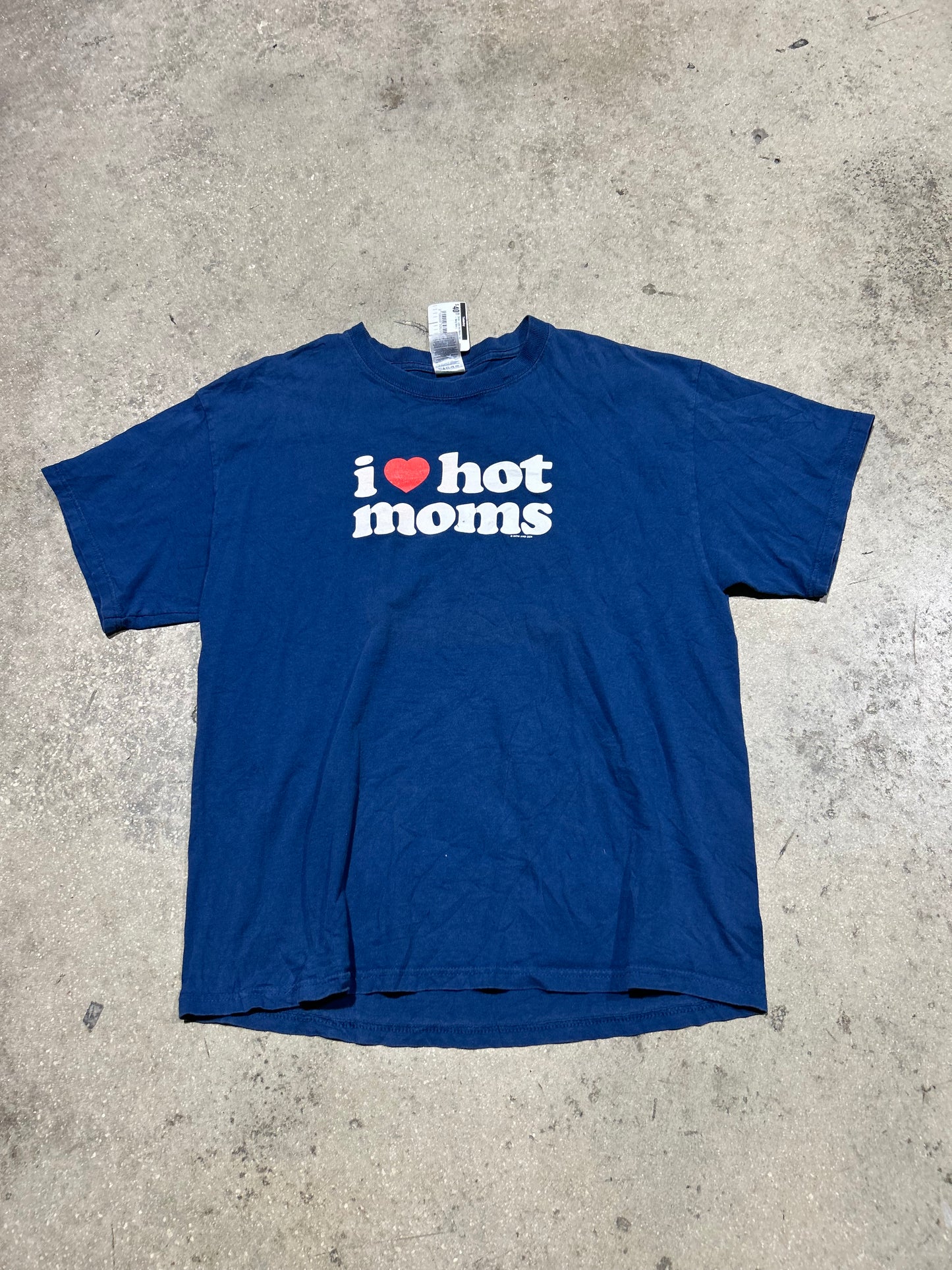 Delta I Love Hot Moms Tee - Navy Size L
