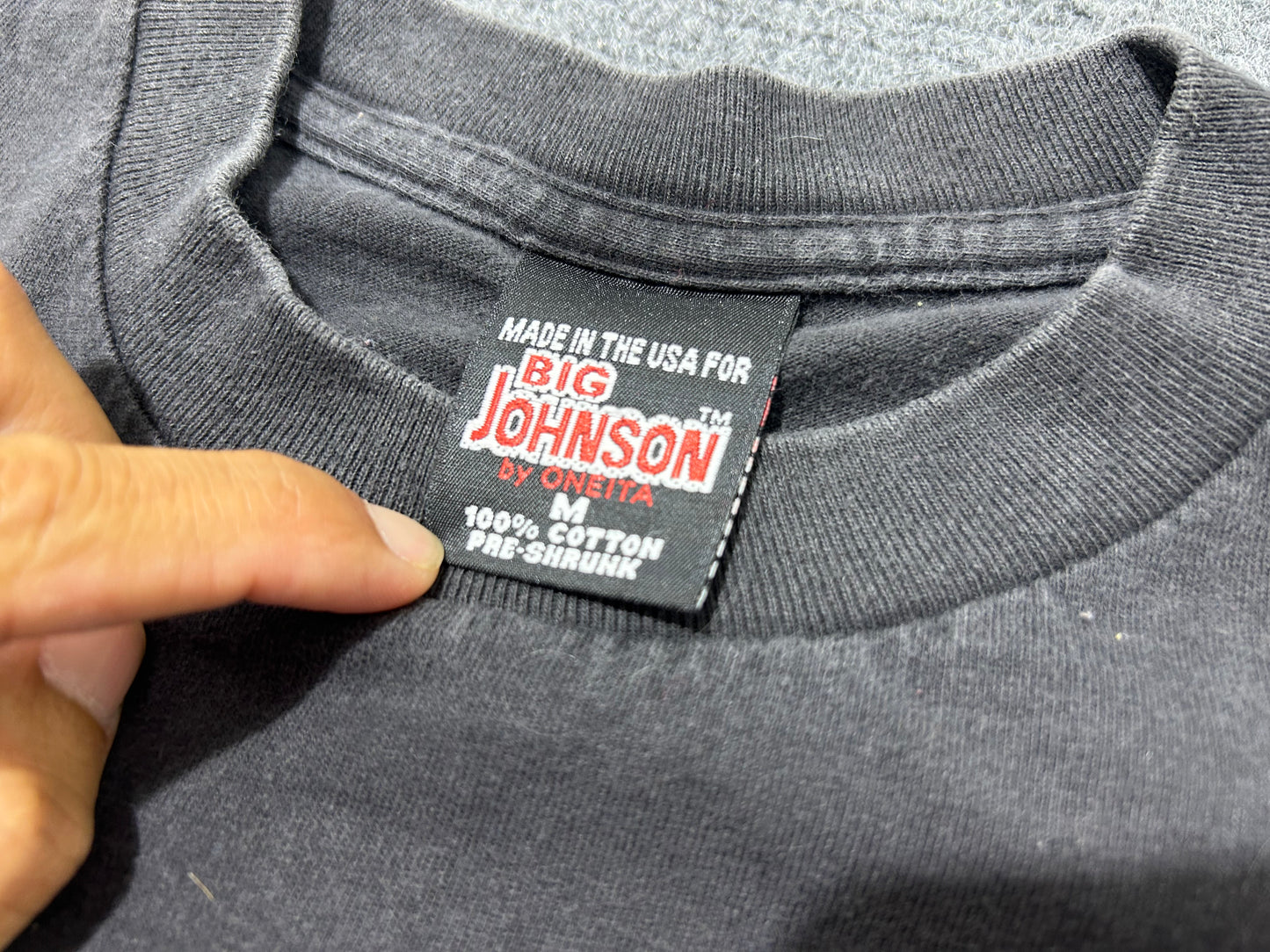 1999 Big Johnson This Bitch Doesn't Fall Off Tee - Black size Medium