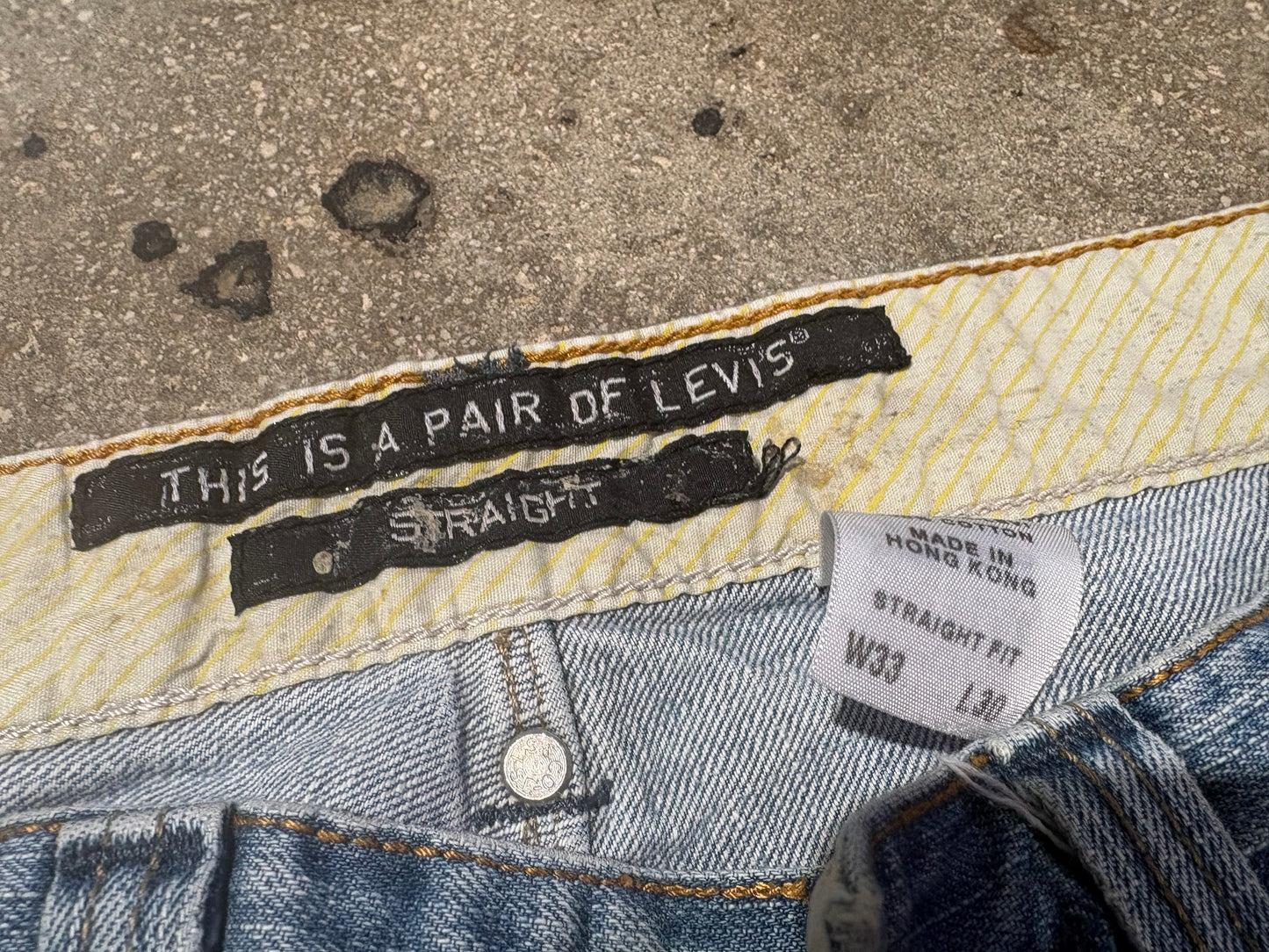 00S Levi's Straight Fit Denim - Light Wash Size 33x29