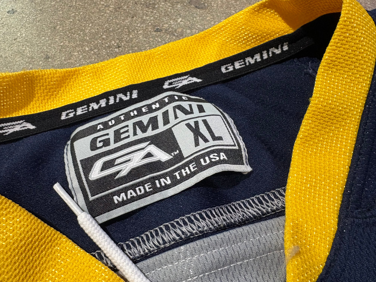 Avalanche Hockey Jersey - Navy/Yellow Size XL