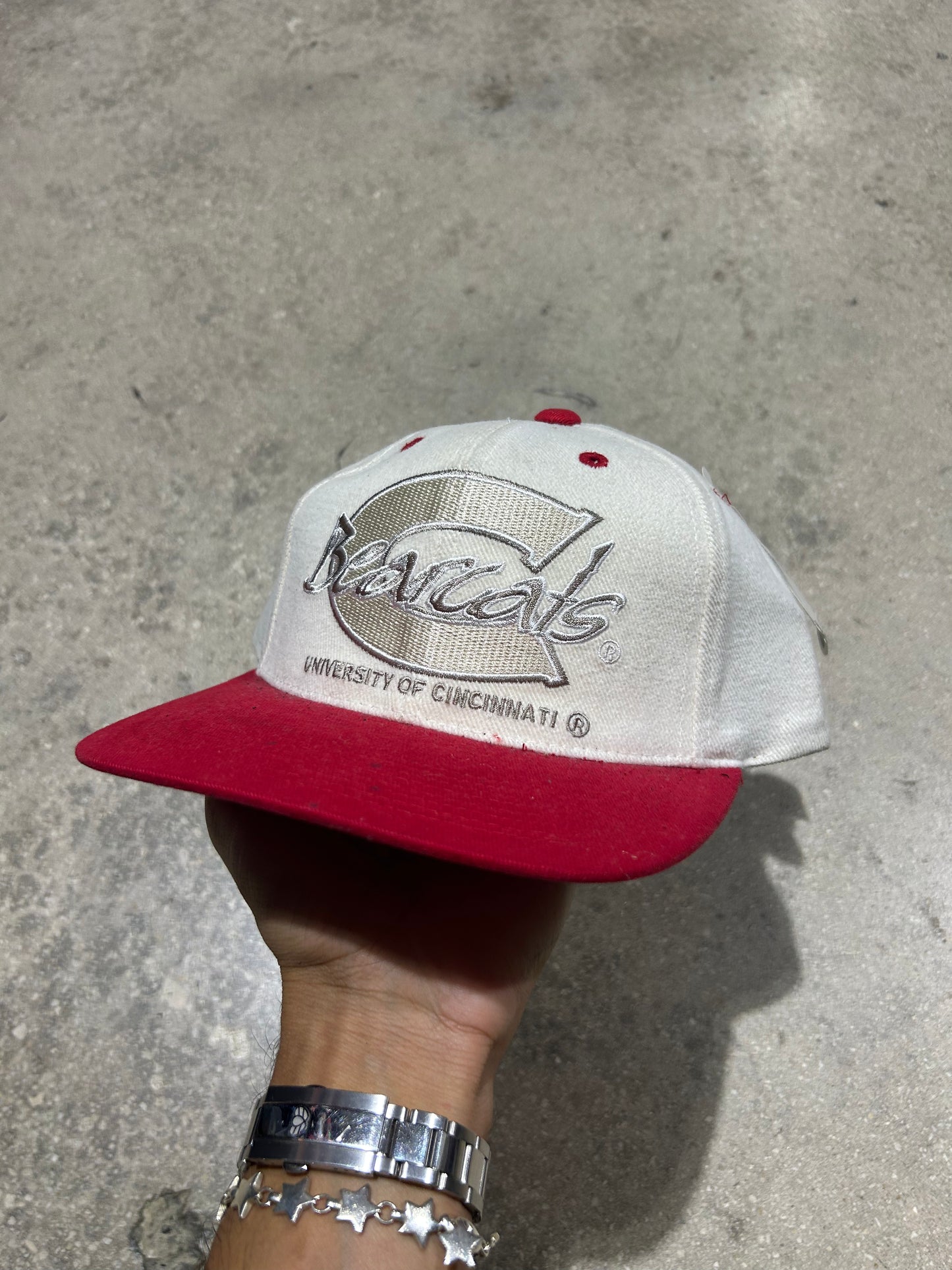 University Of Cincinnati Bearcats Hat - Cream/Red
