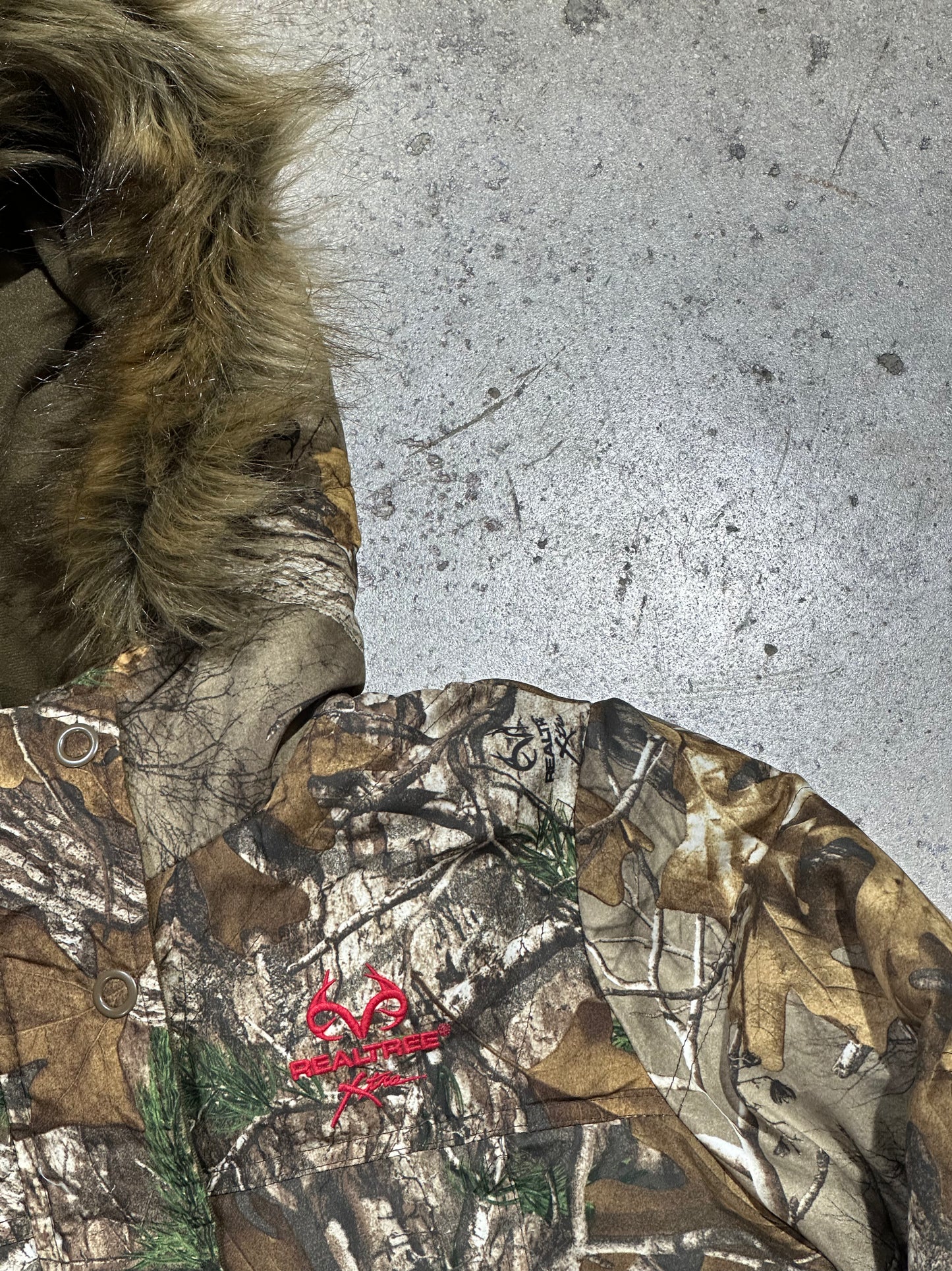 WMNS Realtree Red Logo Fur Hooded Jacket - Camo Size Large