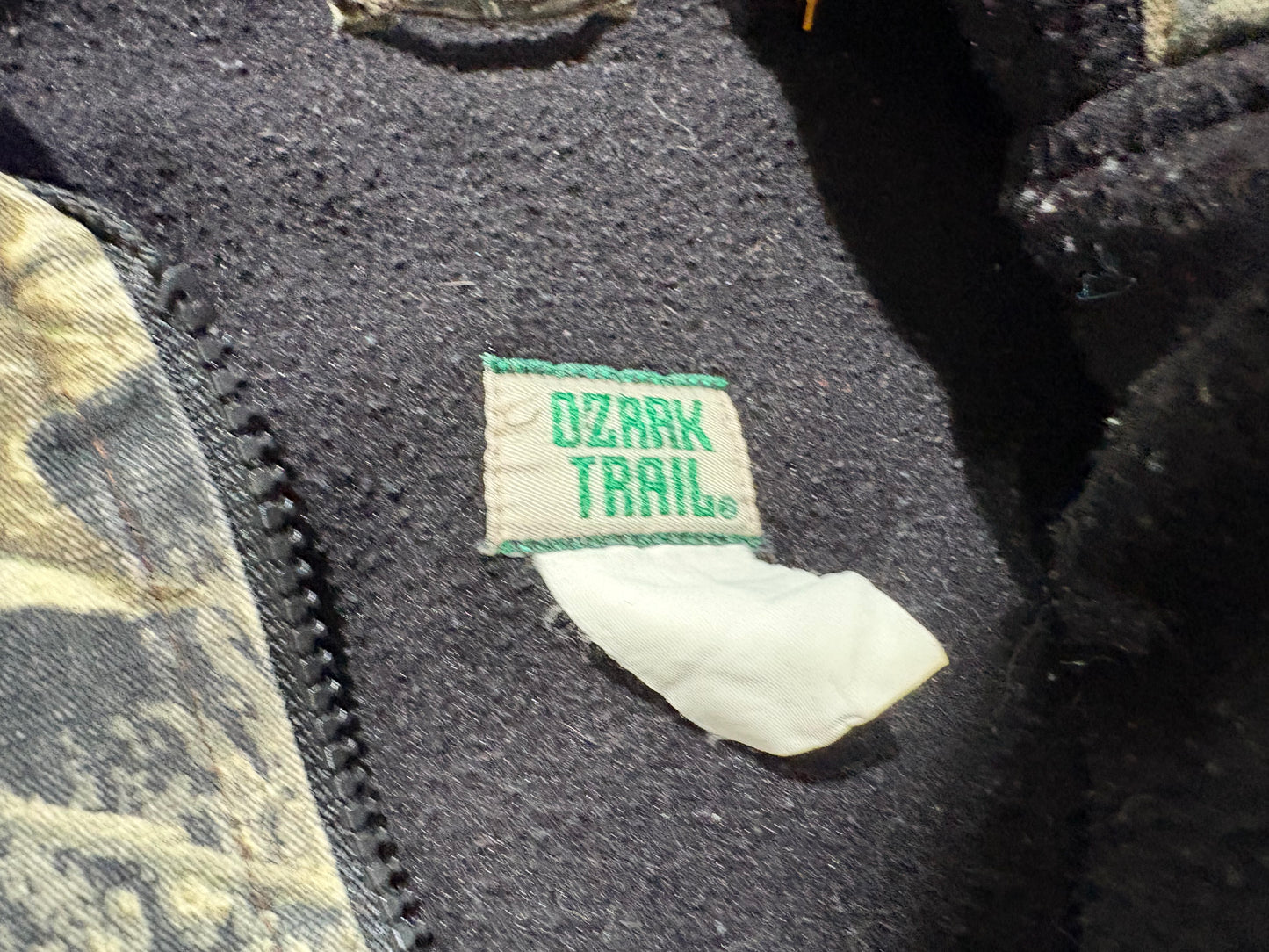 Ozark Trail Real Tree Hooded Jacket - Camo Size Small (broken zip)