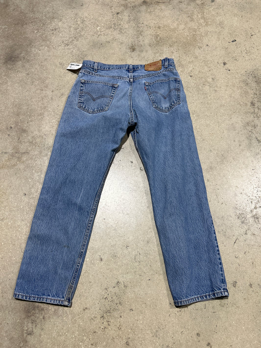 Levis 505 Denim - Light Wash Size 36x30 (CLEANING)