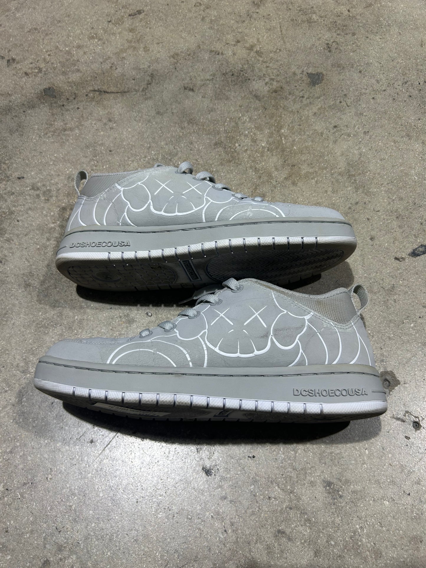 Kaws x DC Skate Shoes - Grey Size 8.5(con)