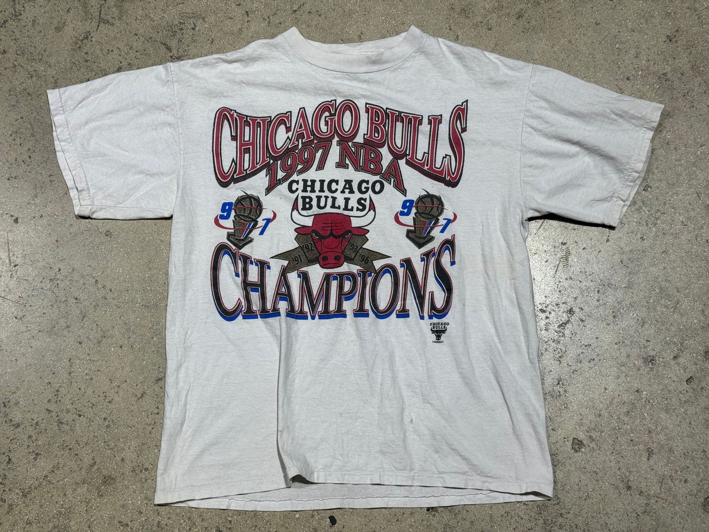 1997 Logo 7 Chicago Bulls NBA Champions Tee - White Size Large