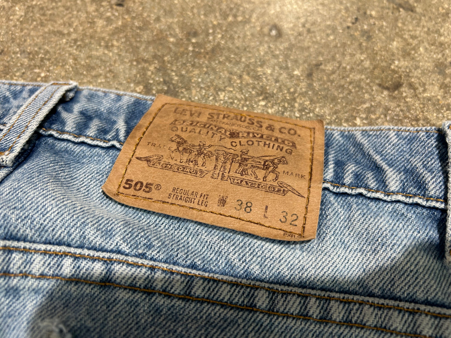 Light Wash Levis 505 Jeans - Blue Size 38x32