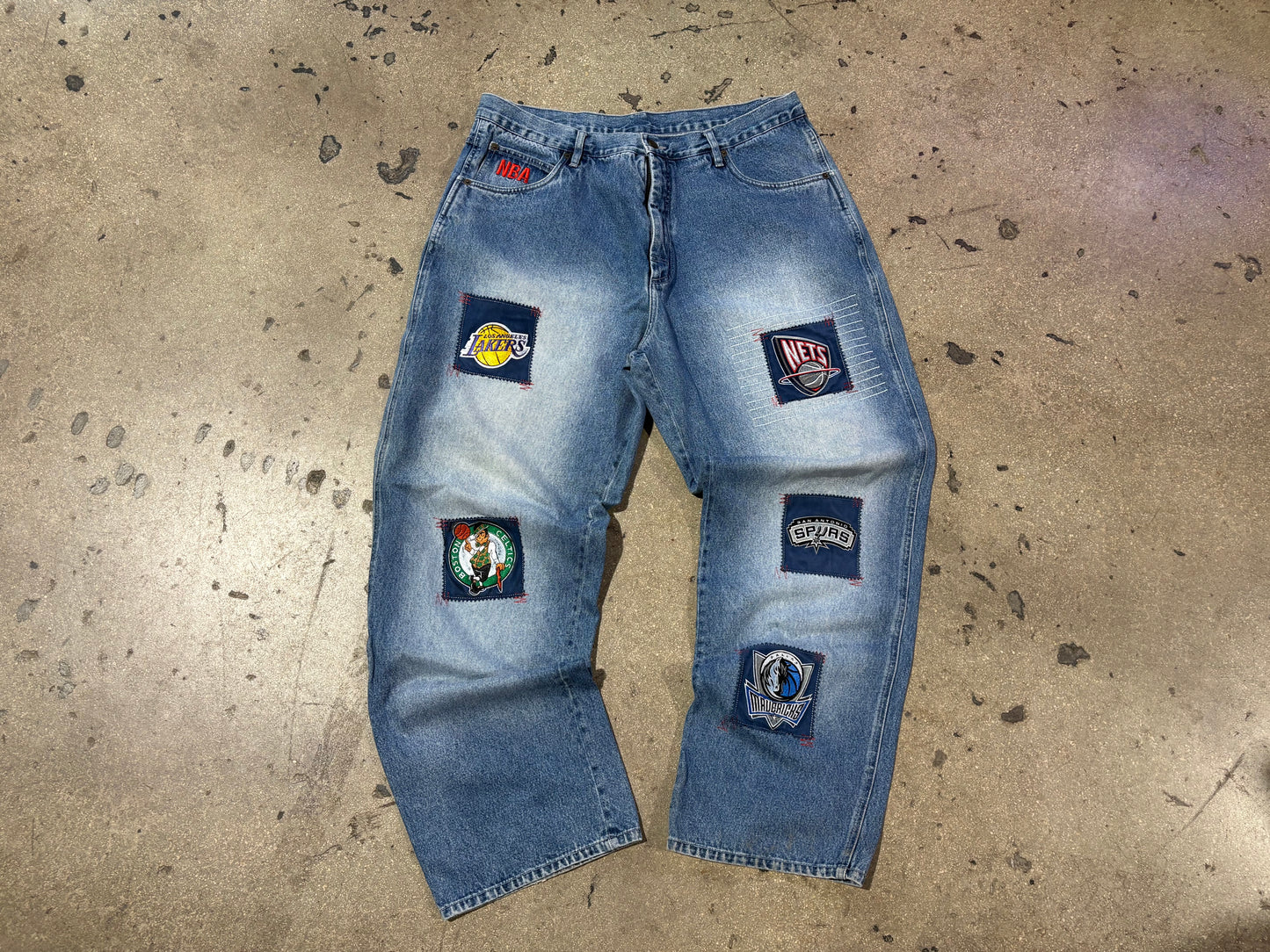 NBA UNK Logo Patches Baggy Jeans - Light Wash Size 38