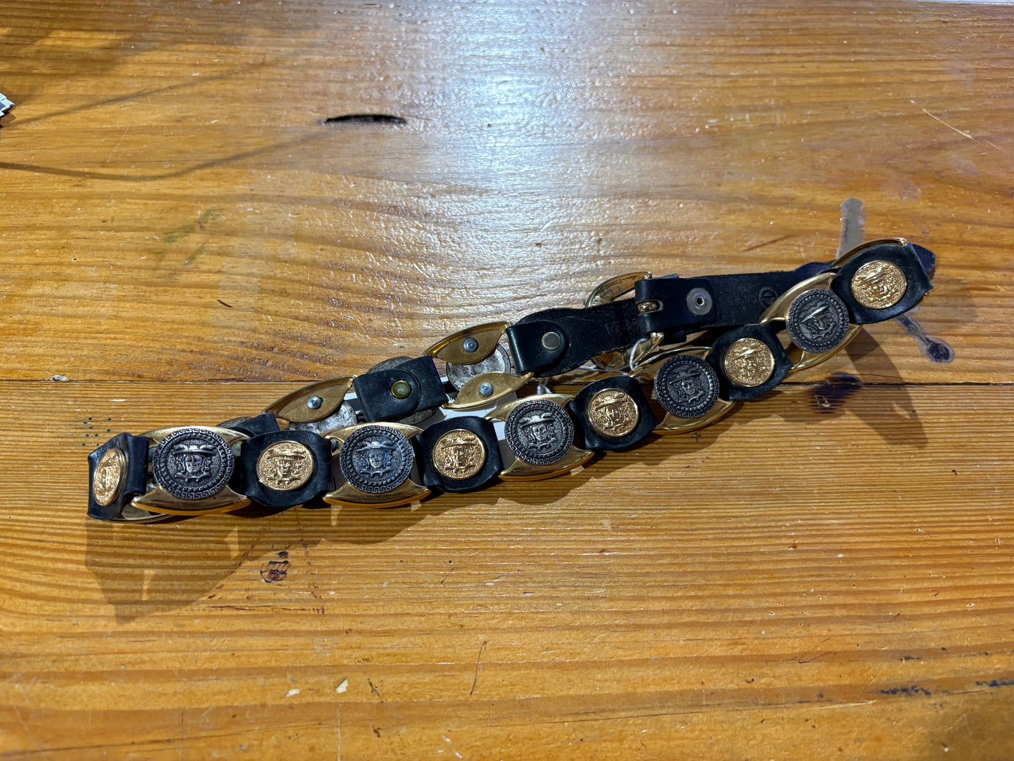 Estro Versa Greek God Belt - Black/Gold