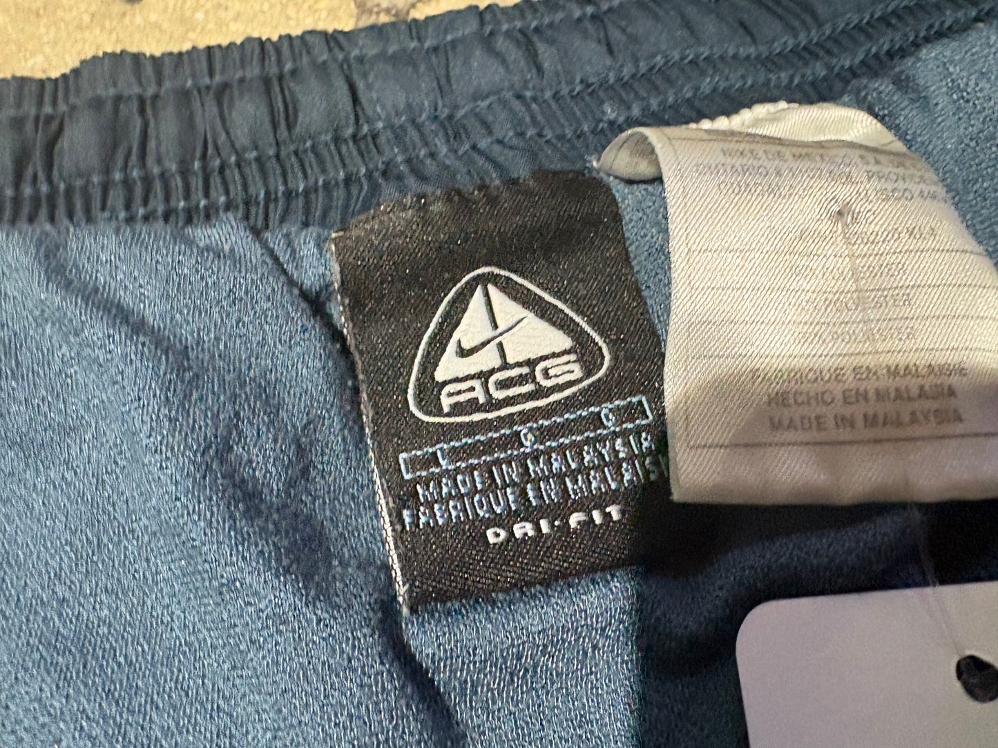 Nike ACG Shorts - Navy Size Large