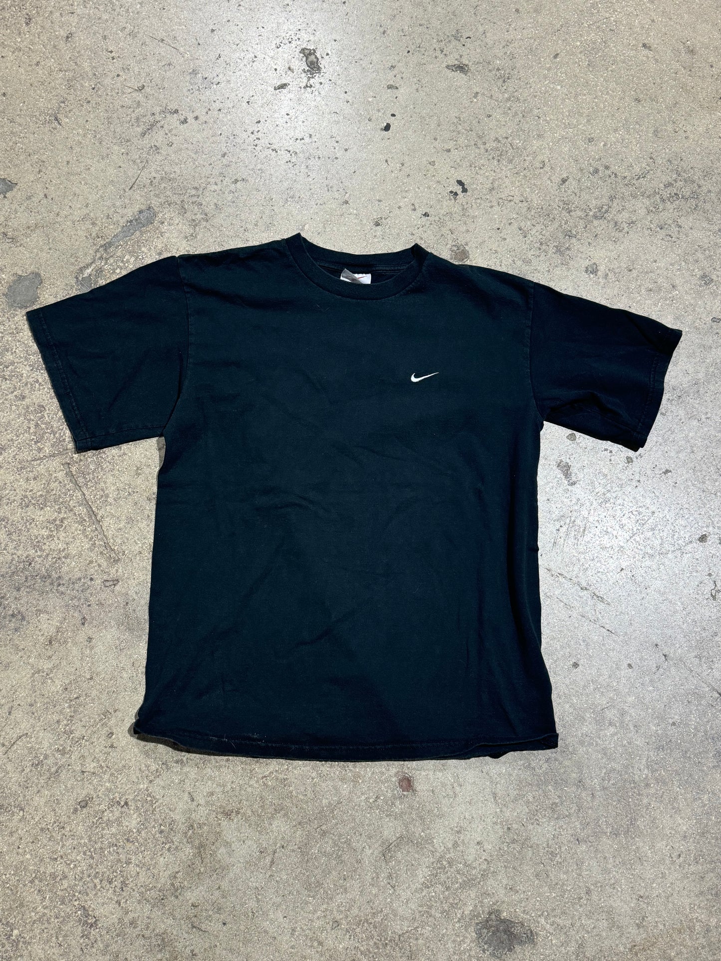 Nike Embroidered Swoosh Logo Tee - Black Size Medium