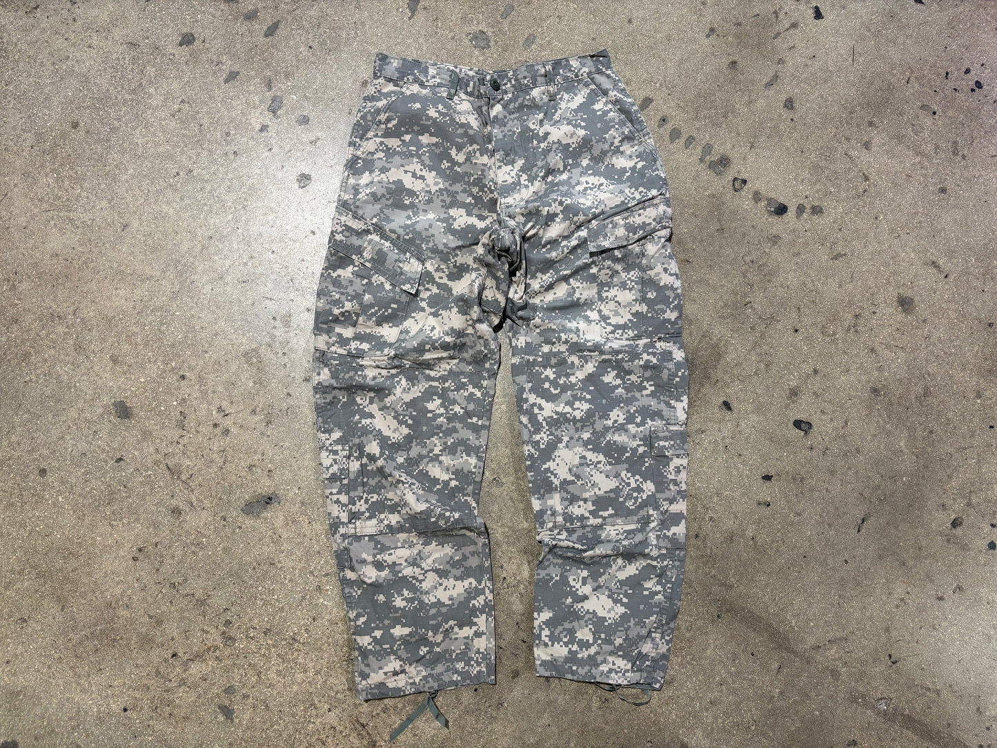 Military Digi Camo Cargo Pants - Tan/Olive Size Medium