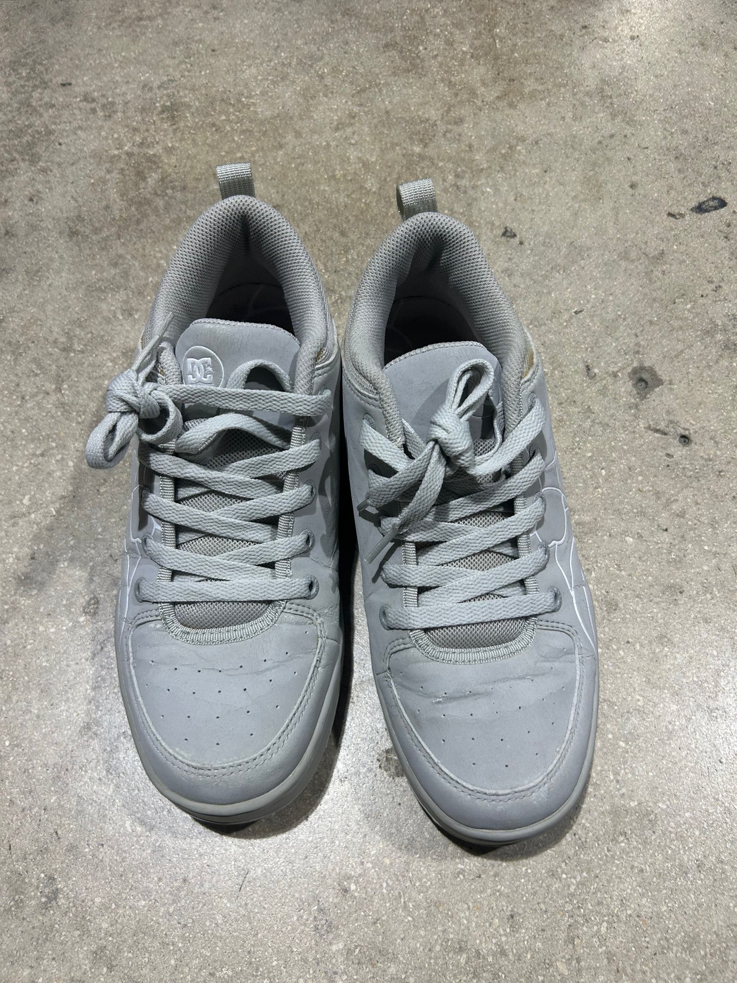 Kaws x DC Skate Shoes - Grey Size 8.5(con)