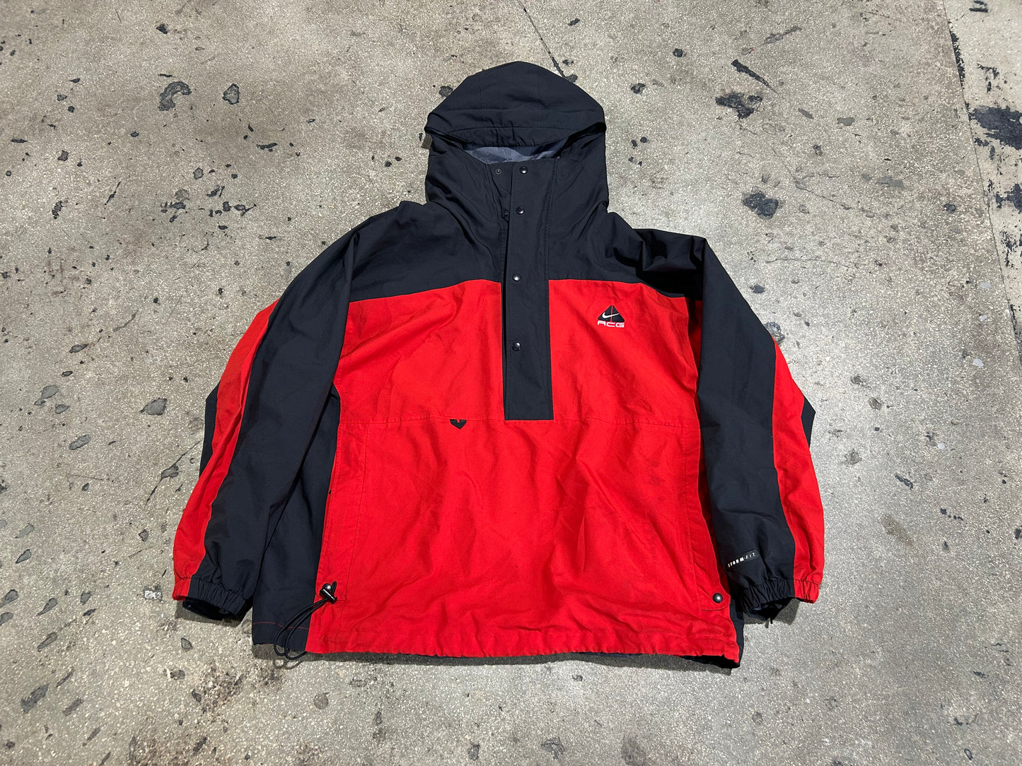 Nike ACG Windbreaker Jacket - Red/Black Size Large