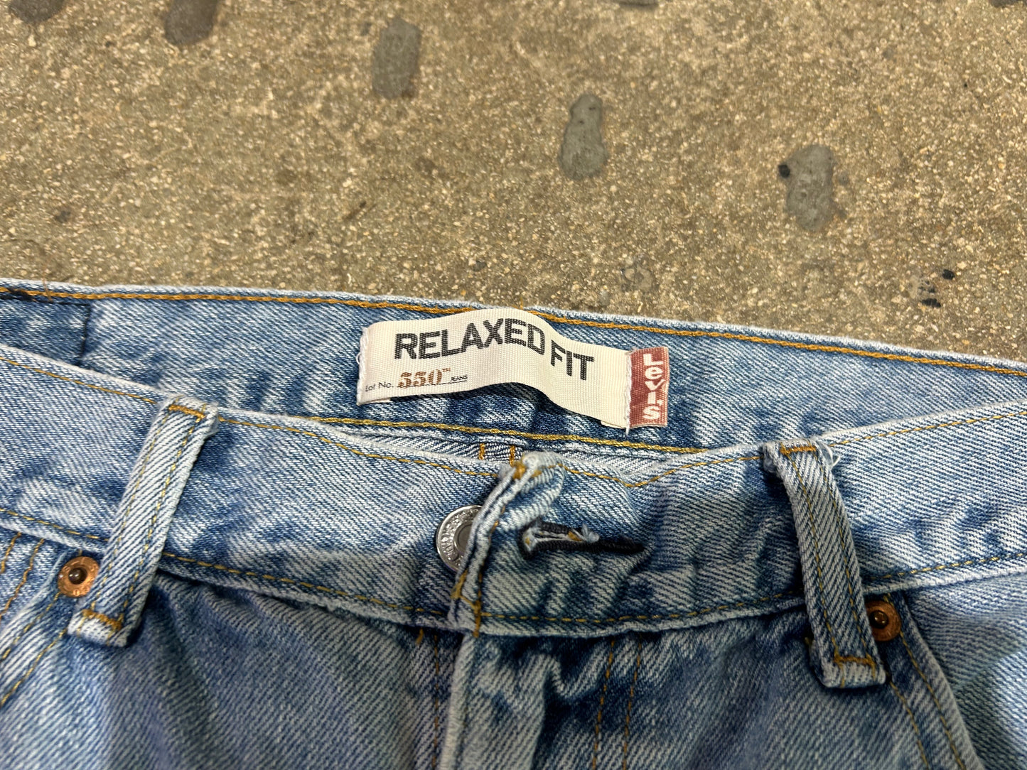 Unhemed Levis 550 Jeans - Blue Size 34x30