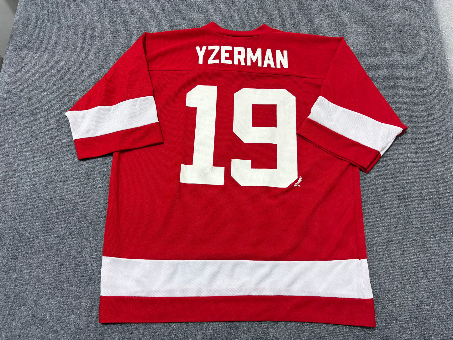 Logo 7 Detroit Red Wings #19 Jersey - Red Size Large