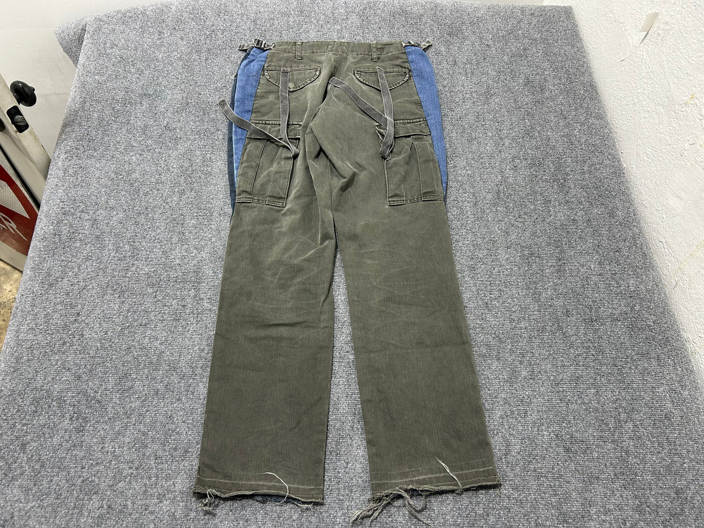 Mihara Tricolor Cargo Jeans - Blue/Black/Navy Size Large (con)