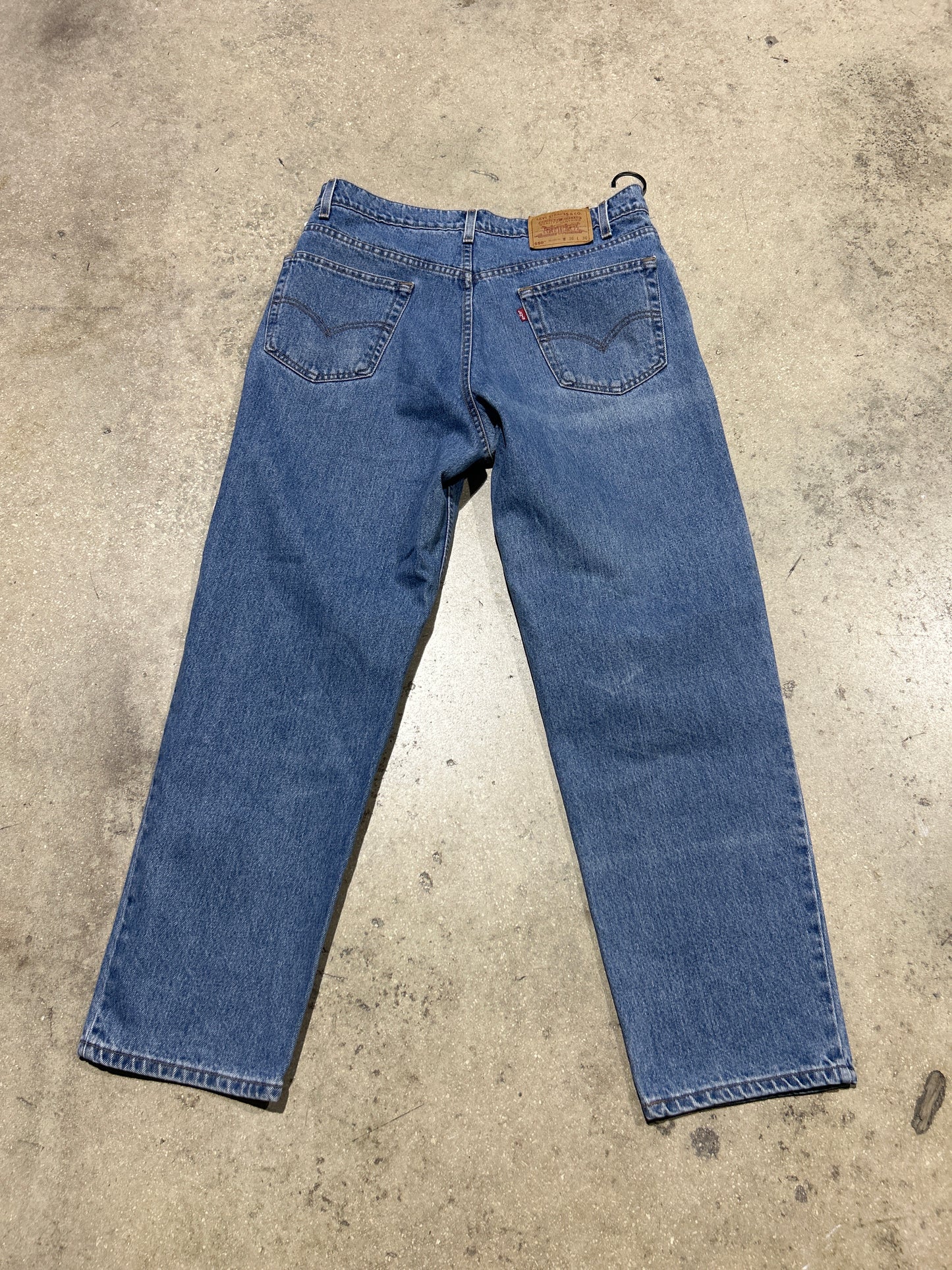 Levis 550 Relaxed Fit Denim - Light Wash Size 36x30