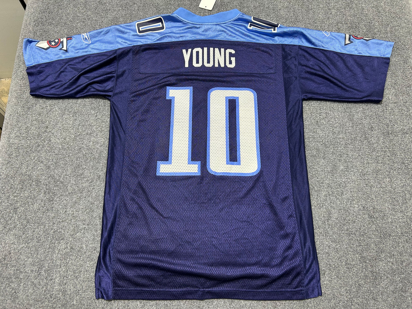 Tennessee Titans Vince Young #10 Football Jersey - Navy Size Medium