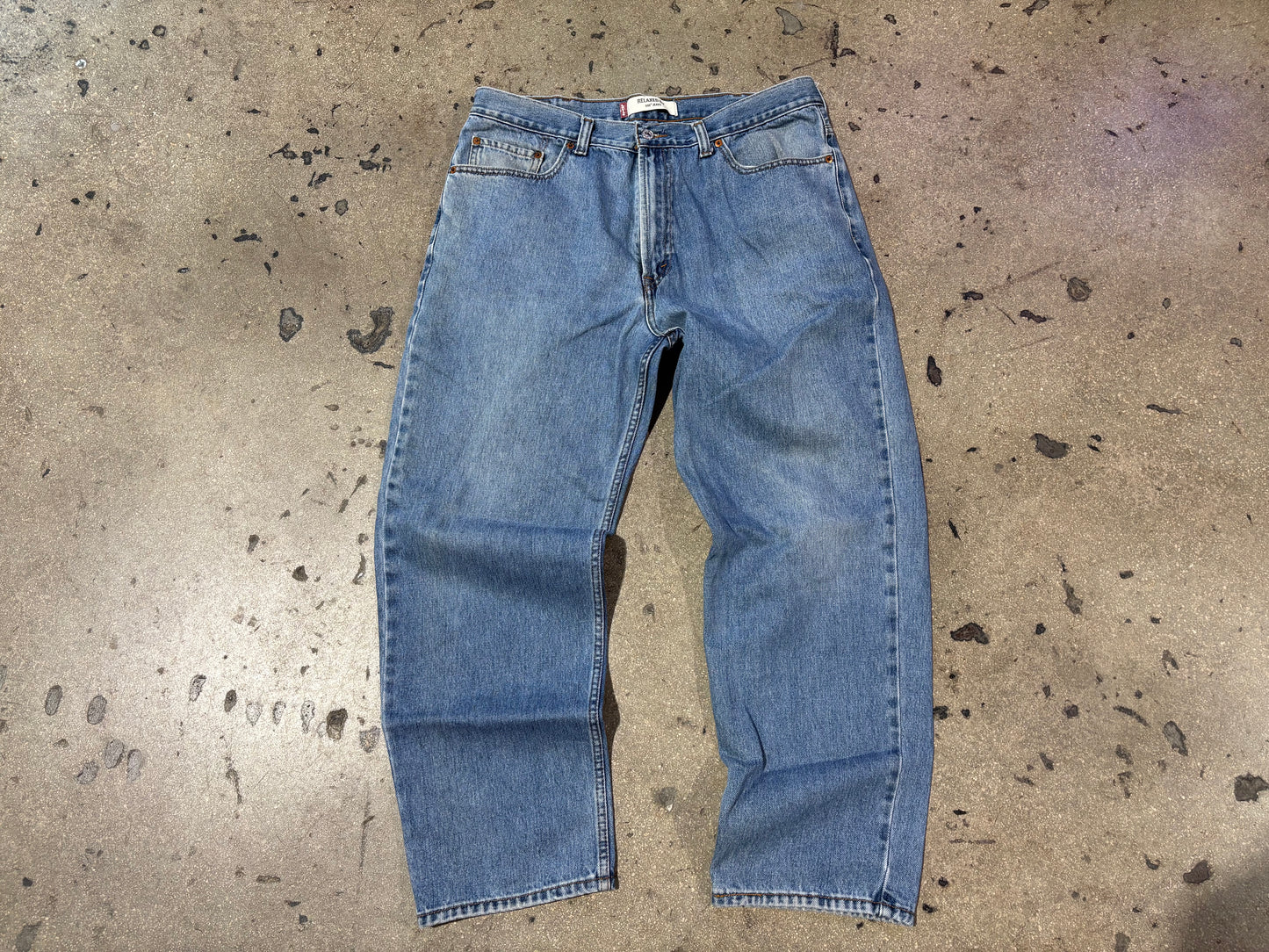 Levis 550 Relaxed Fit Jeans - Light Wash Size 38 x 30