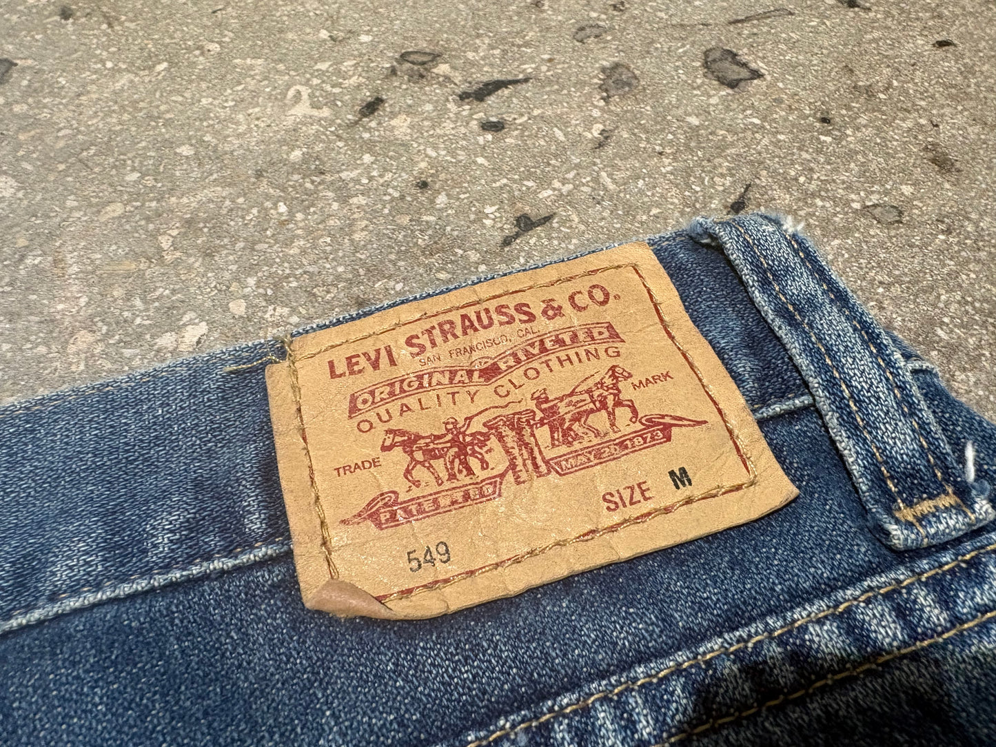 90s Levi's 549 Back Buckle Denim - Blue Size 33x32