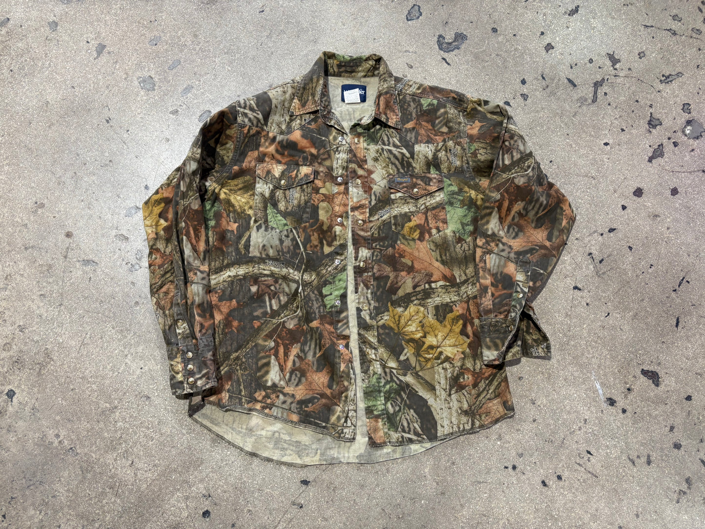 Wrangler Real Tree Button Up Shirt - Camo Size Large