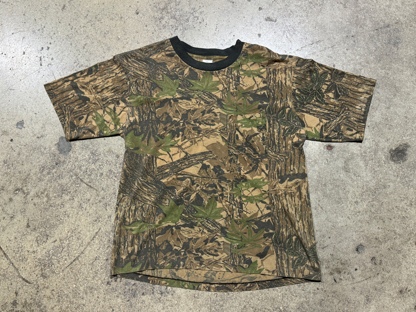 Realtree Cartoon Tree Pocket Tee - Camo Size XL