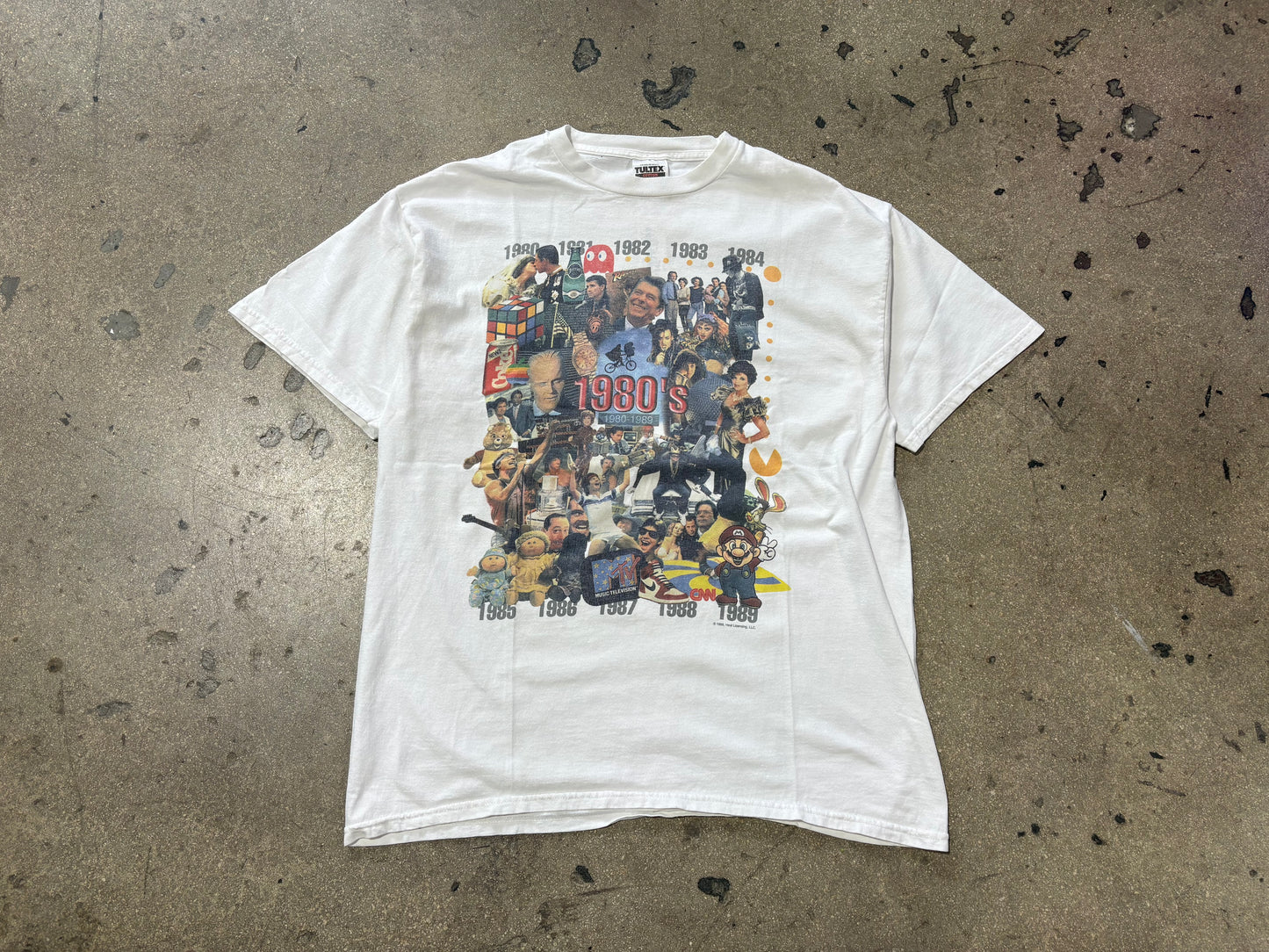 1980s Pop Culture Tee - White Size XL