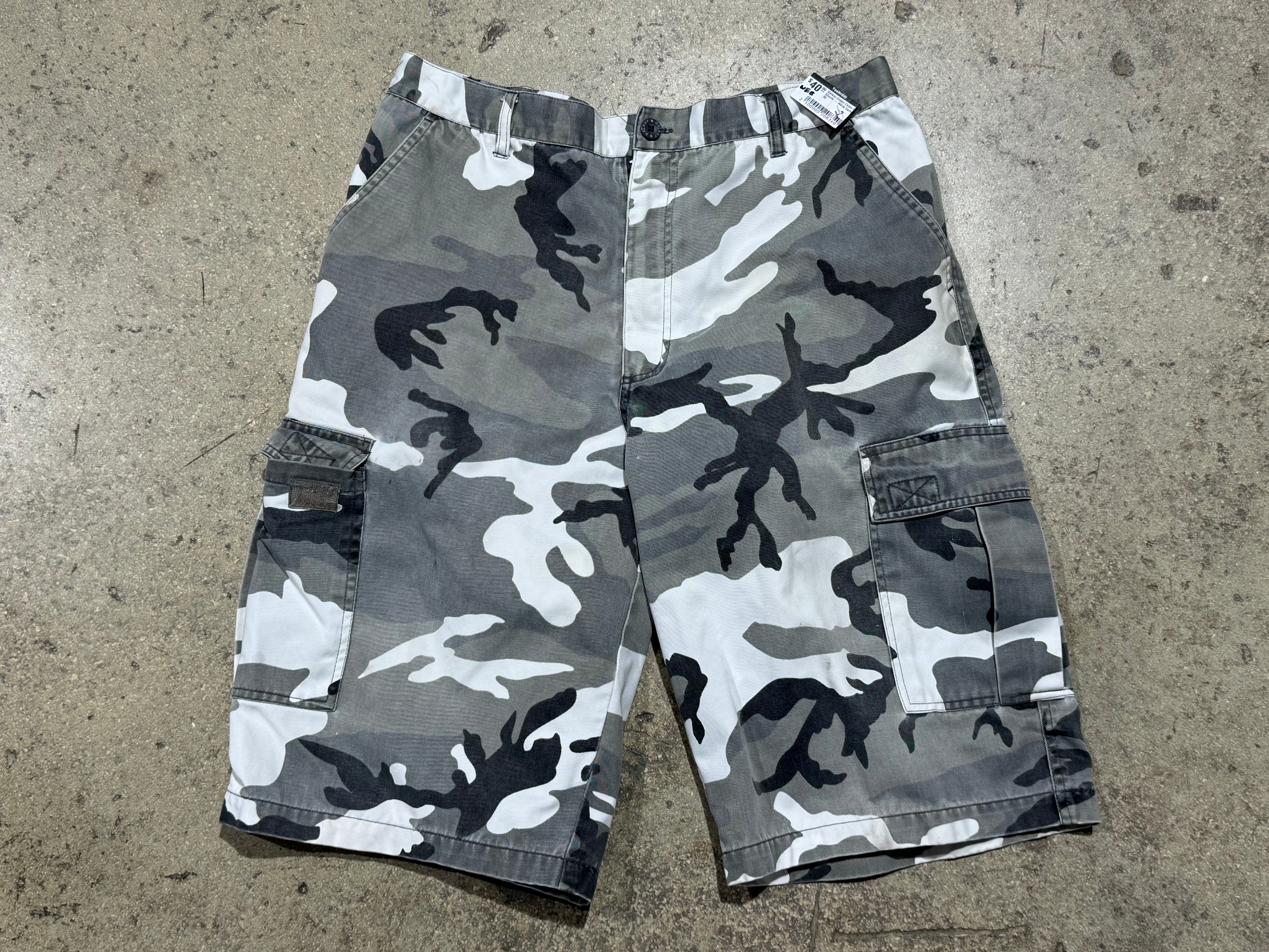 Factory Camo Cargo Shorts sz 36