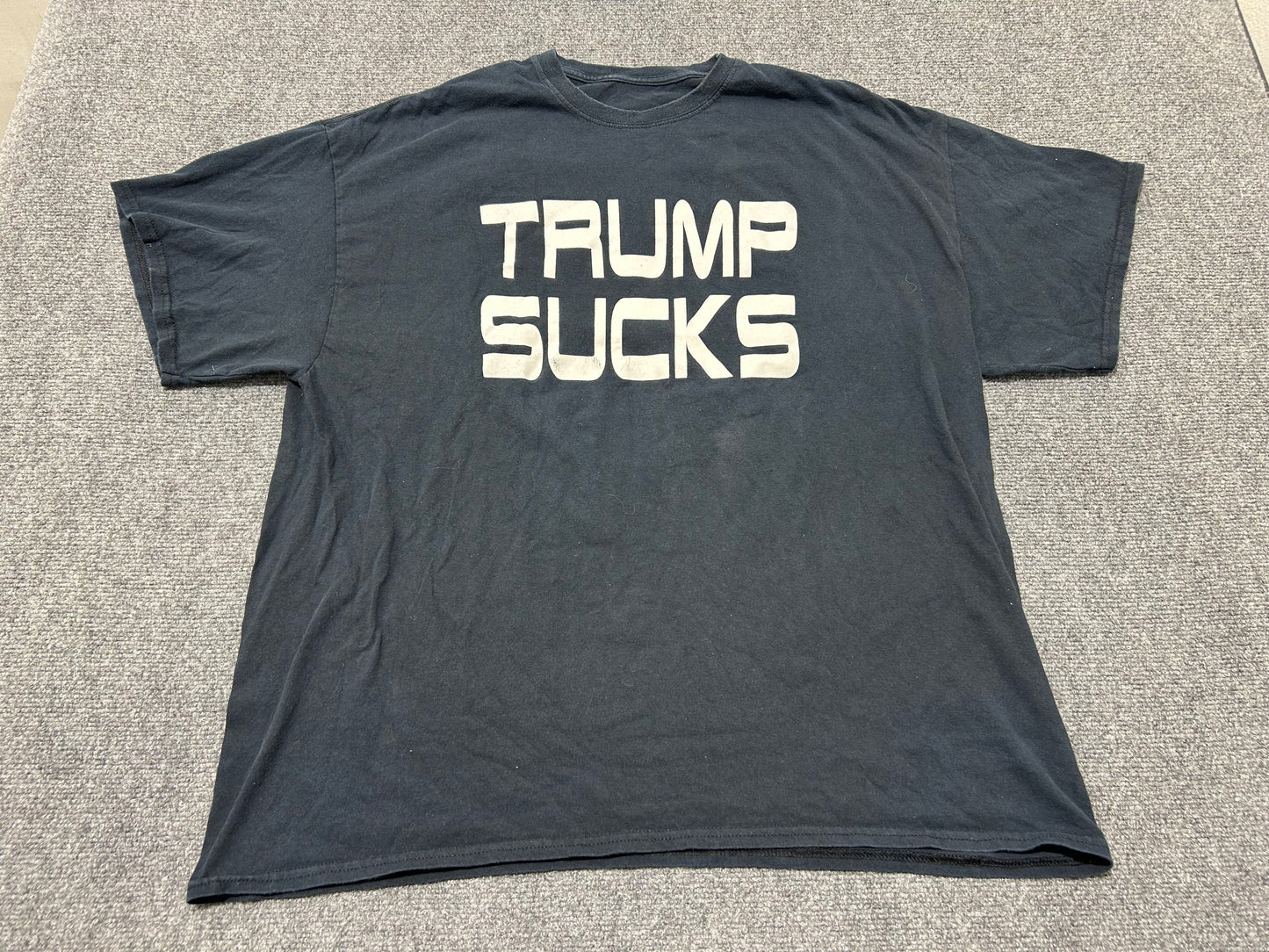 Trump & Hillary Sucks Tee - Black Size XXL(con)