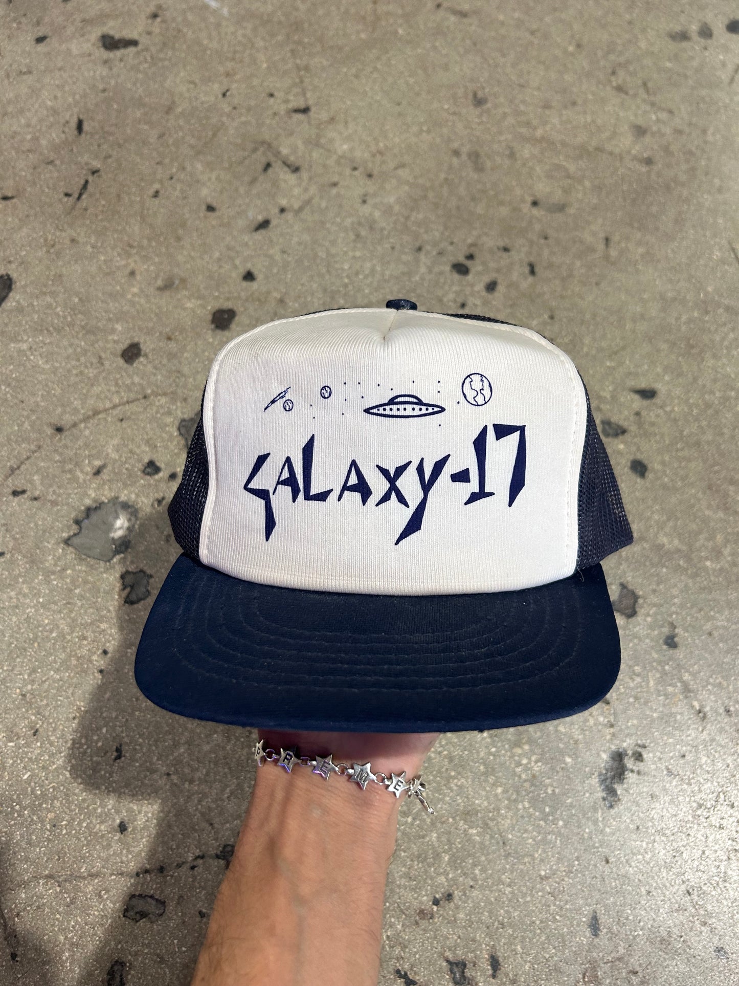 Galaxy 17 Trucker Hat - Navy/White (con)