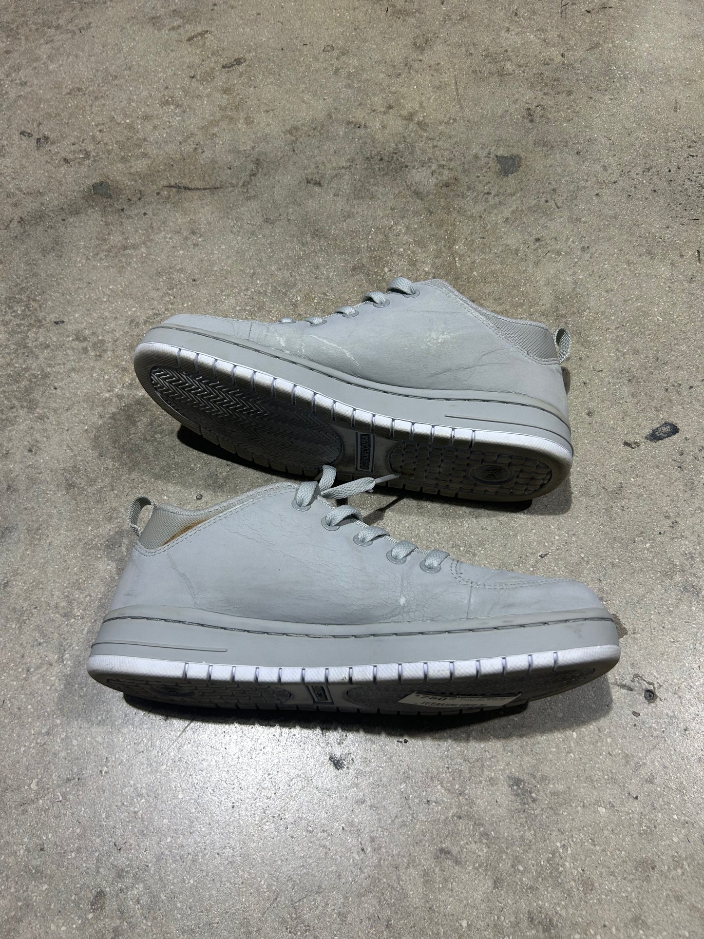 Kaws x DC Skate Shoes - Grey Size 8.5(con)