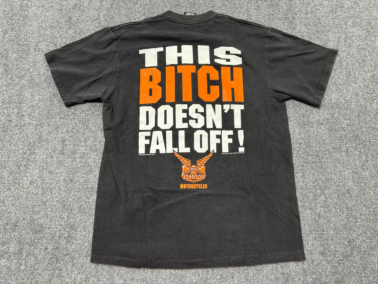 1999 Big Johnson This Bitch Doesn't Fall Off Tee - Black size Medium