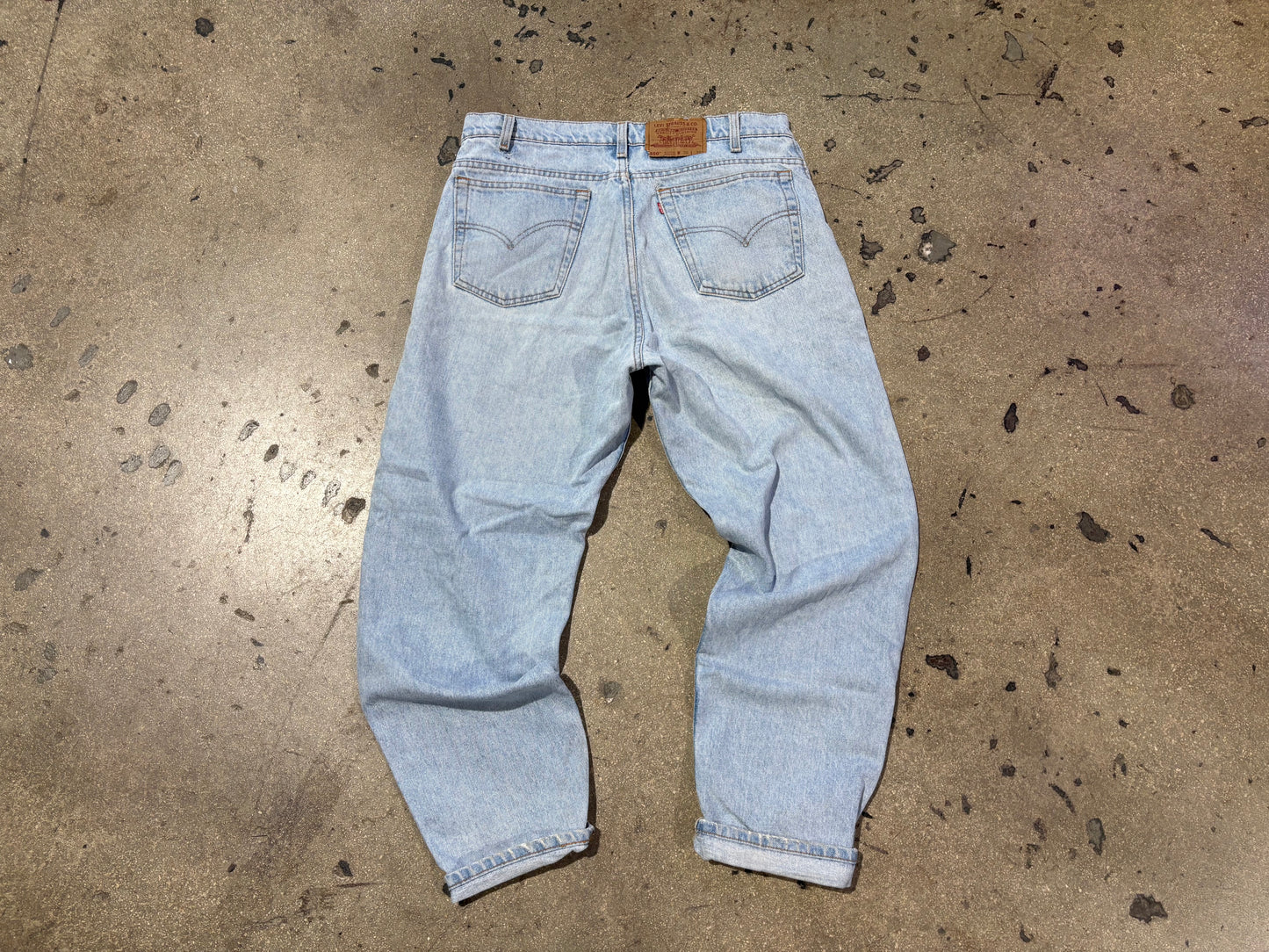 Levis 550 Denim Jeans - Light Wash Size 36 x 30