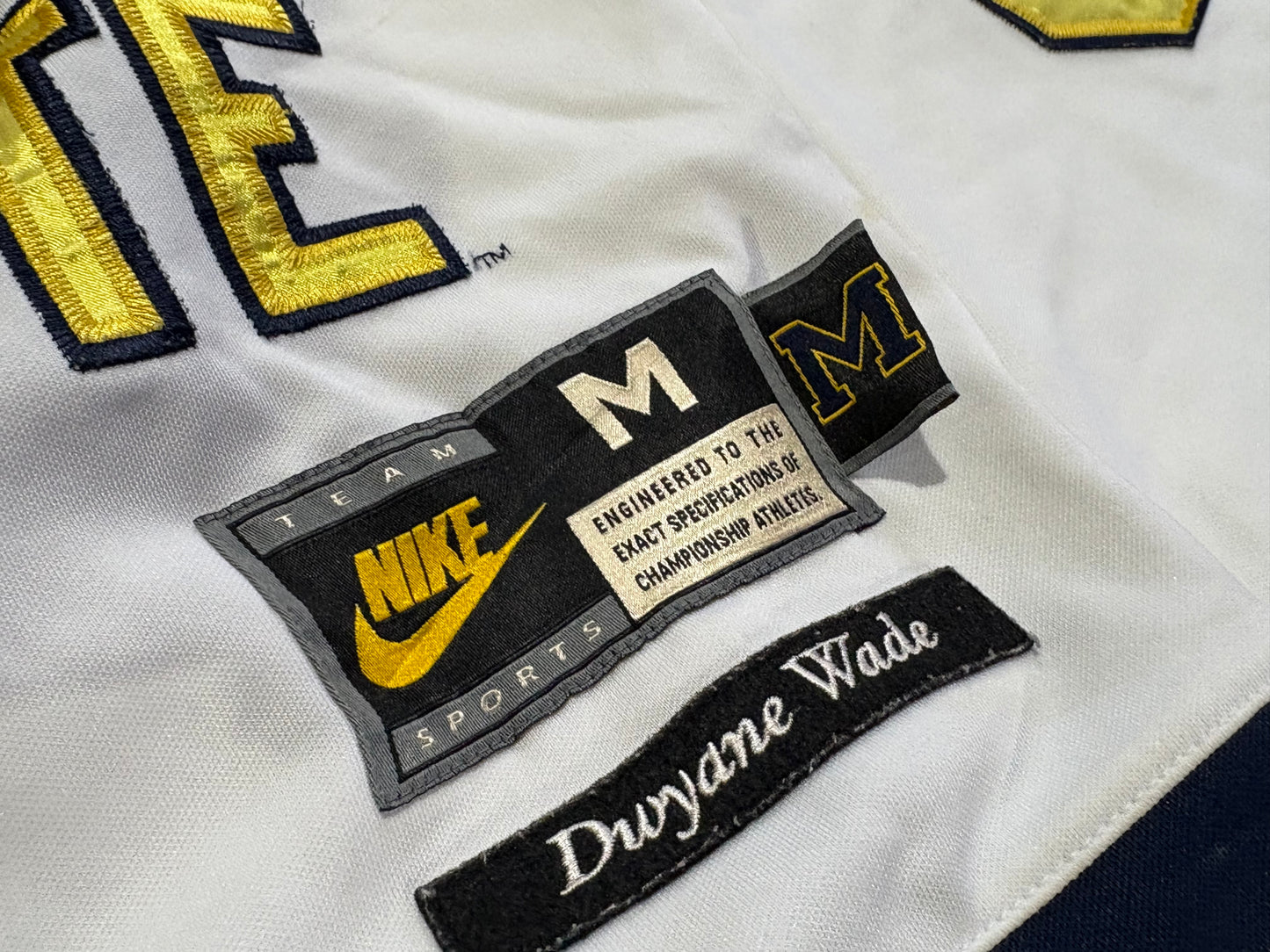 Nike Marquette #3 Dwayne Wade Jersey - White Size Medium