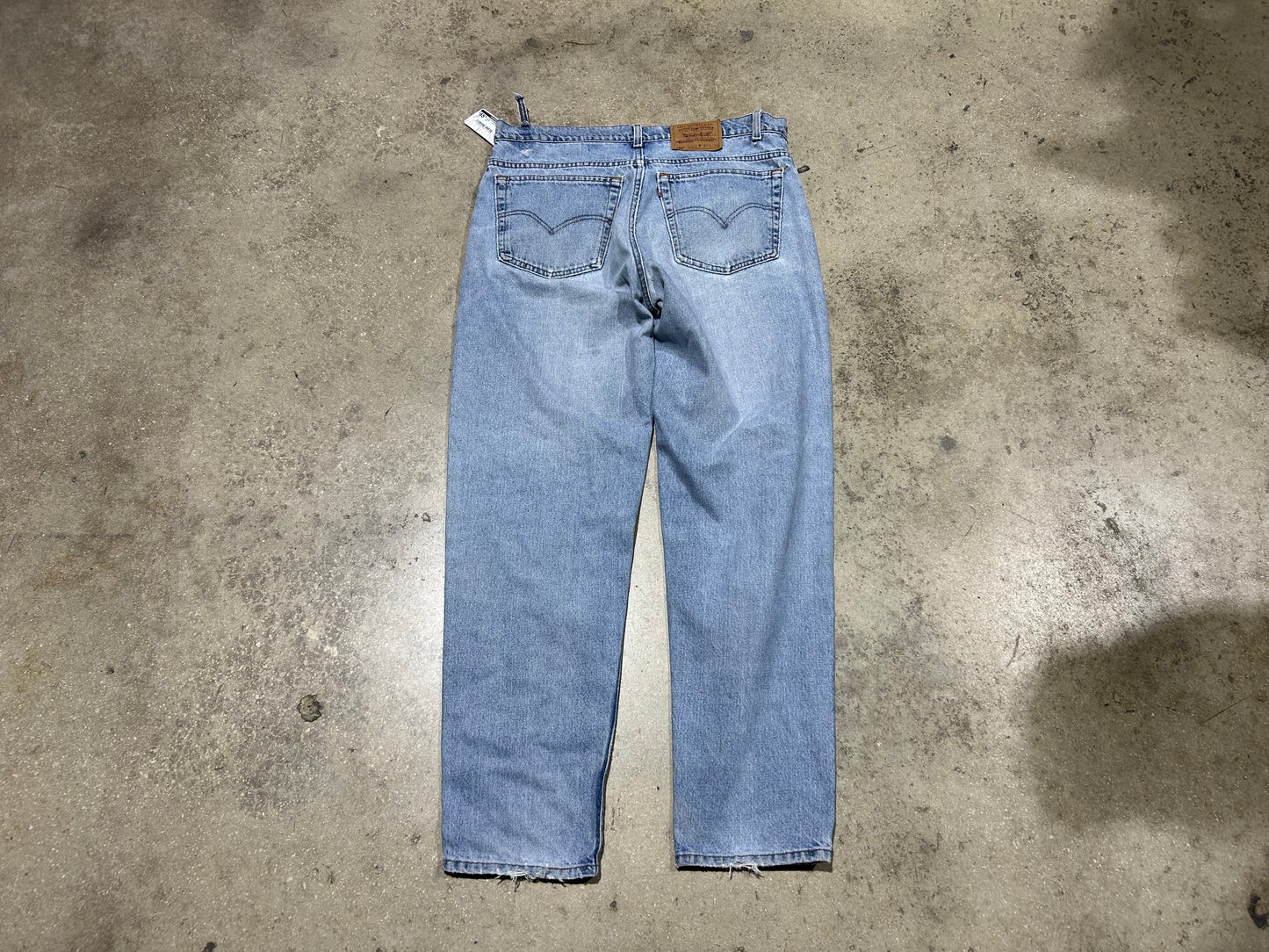 Levis 550 Relaxed Fit  Jeans - Light Wash Size 38
