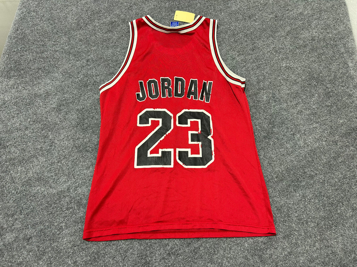 Chicago Bulls Michael Jordan #23 Basketball Jersey - Red Size Large/44